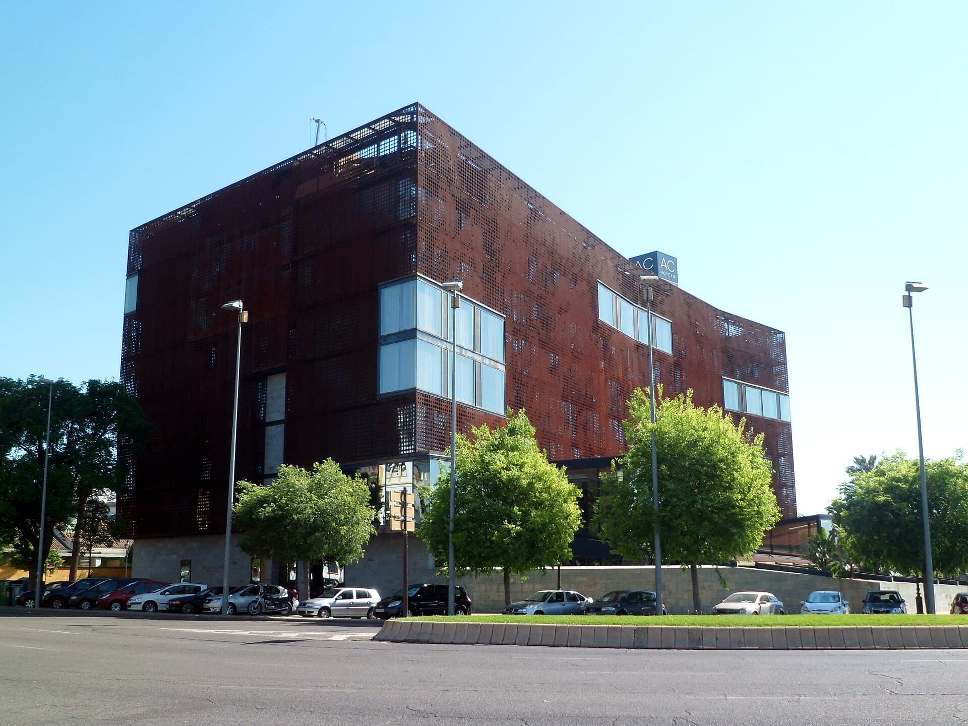Eurostars Palace (via Wikimedia Commons, CC BY-SA 3.0)