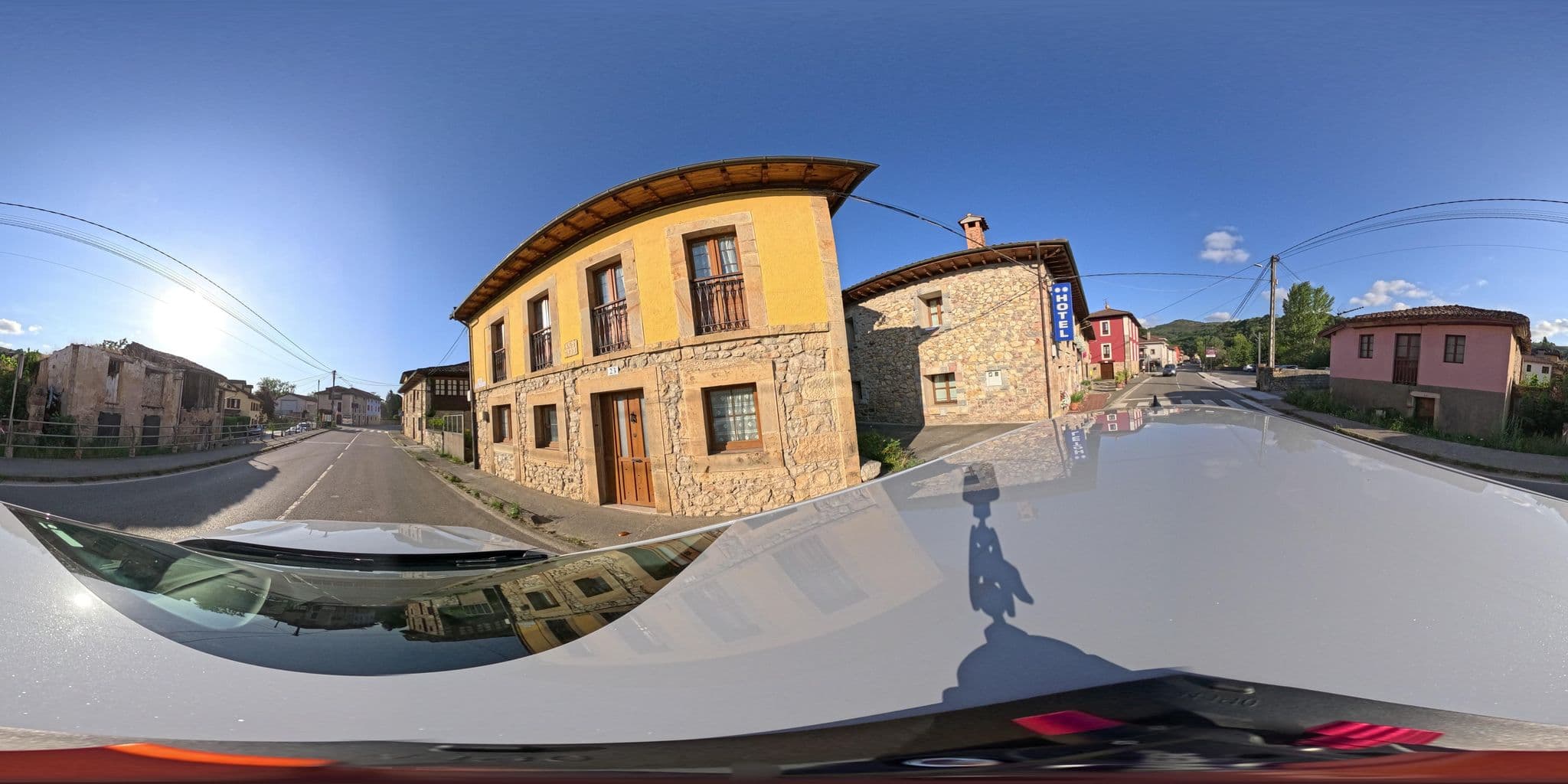 Street view near Casa Lavin, Cangas de Onís — © yannakis (CC BY-SA · Mapillary)