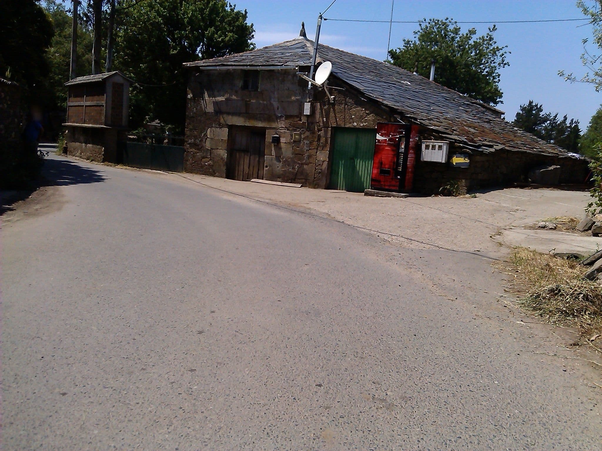 Street view near Casona de Ventas, Monterroso — © changchun1 (CC BY-SA · Mapillary)