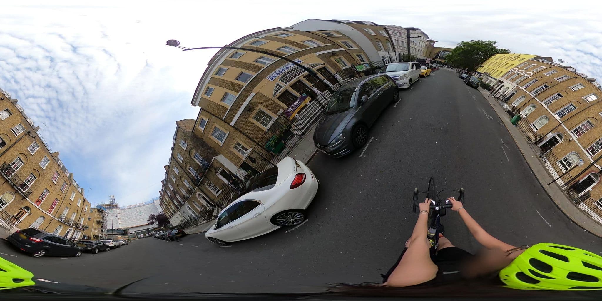 Street view near Carlton Hotel, King's Cross — © cernbyln (CC BY-SA · Mapillary)