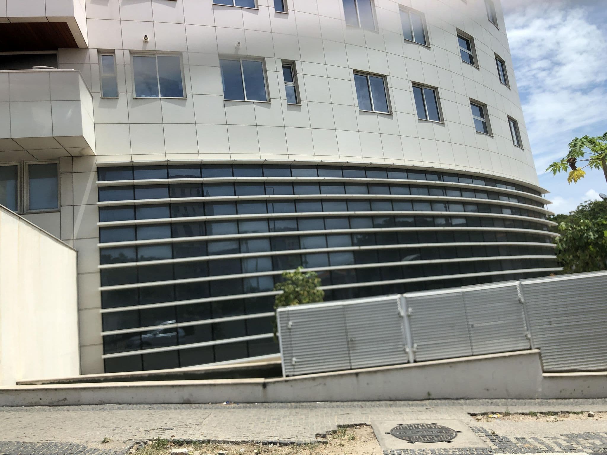 Street view near Torres do Carmo, Ingombota — © viatorsuperum (CC BY-SA · Mapillary)
