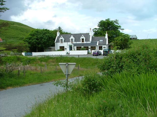 The Glenview (via Wikimedia Commons, CC BY-SA 2.0)