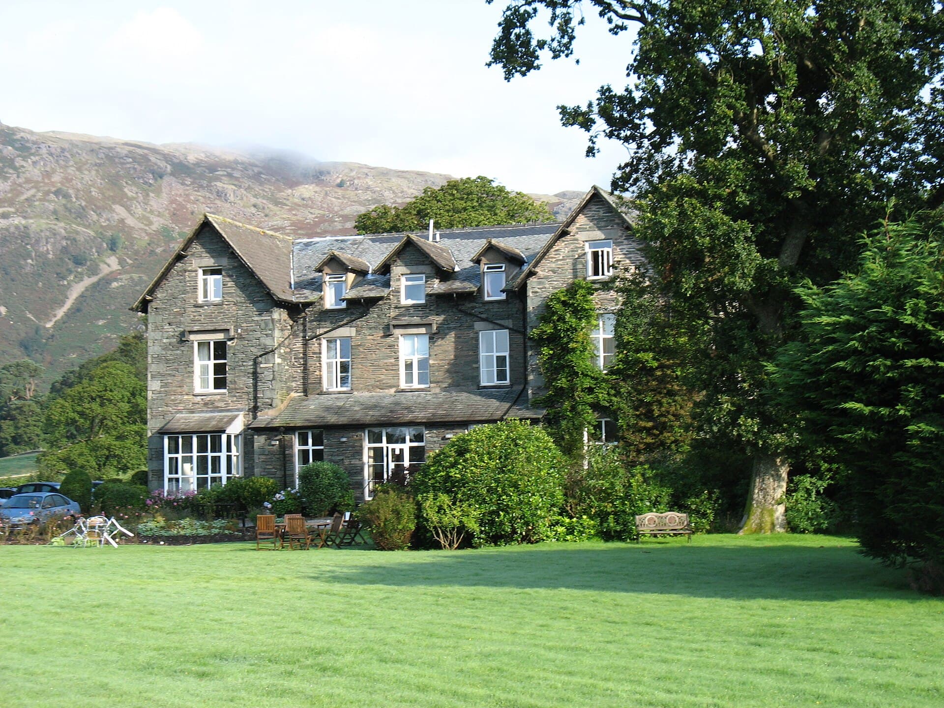 The Coniston Inn (via Wikimedia Commons, CC BY-SA 2.0)