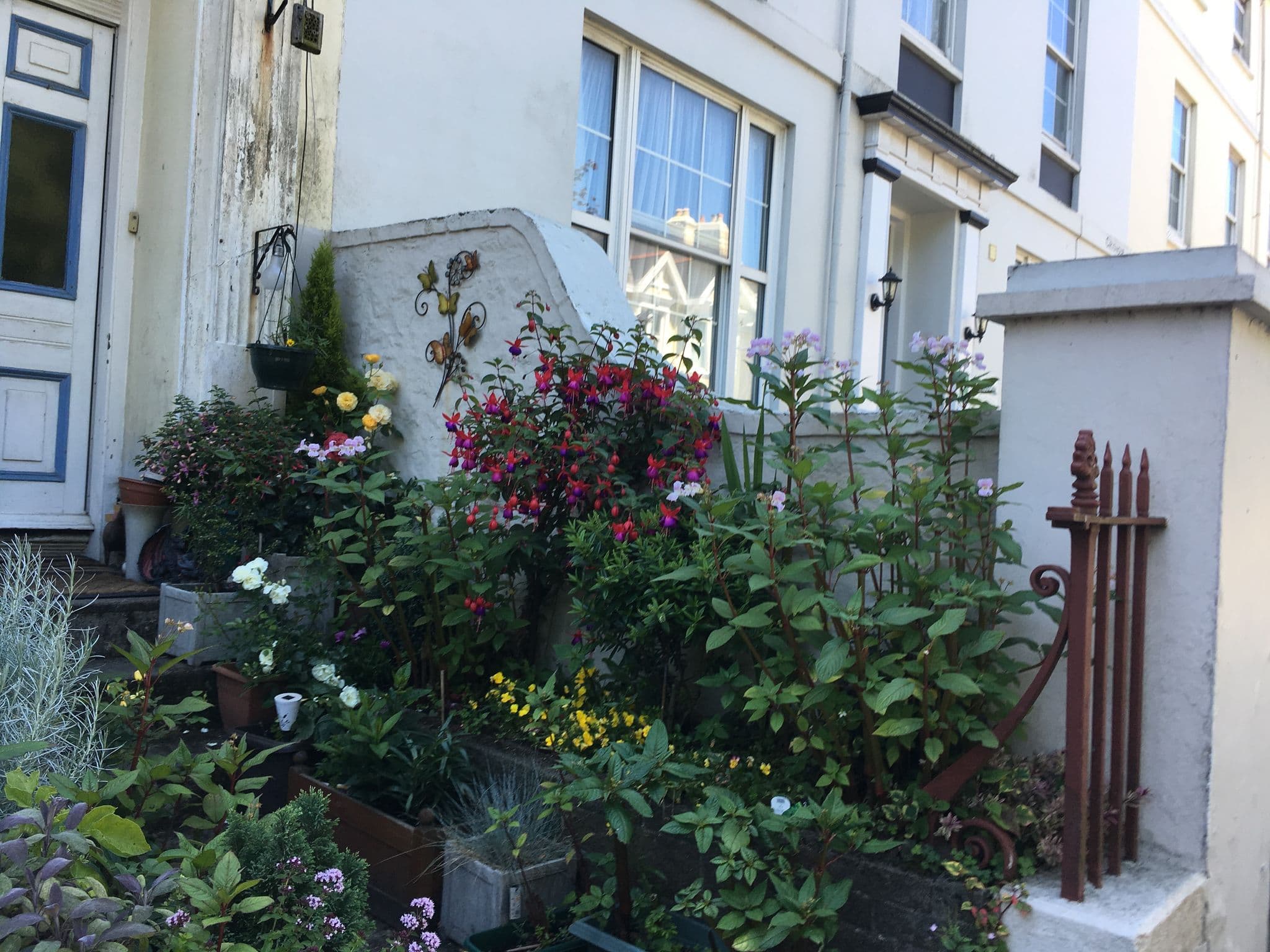 Street view near Grisnoir Guest House, Saint Peter Port — © southglos (CC BY-SA · Mapillary)