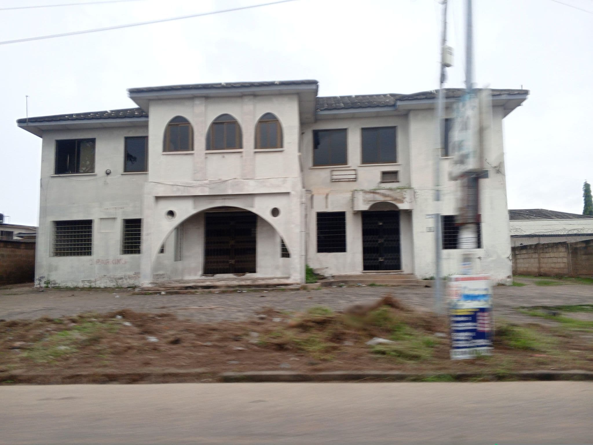 Street view near Avenue club hotel, Accra — © cmenttor (CC BY-SA · Mapillary)