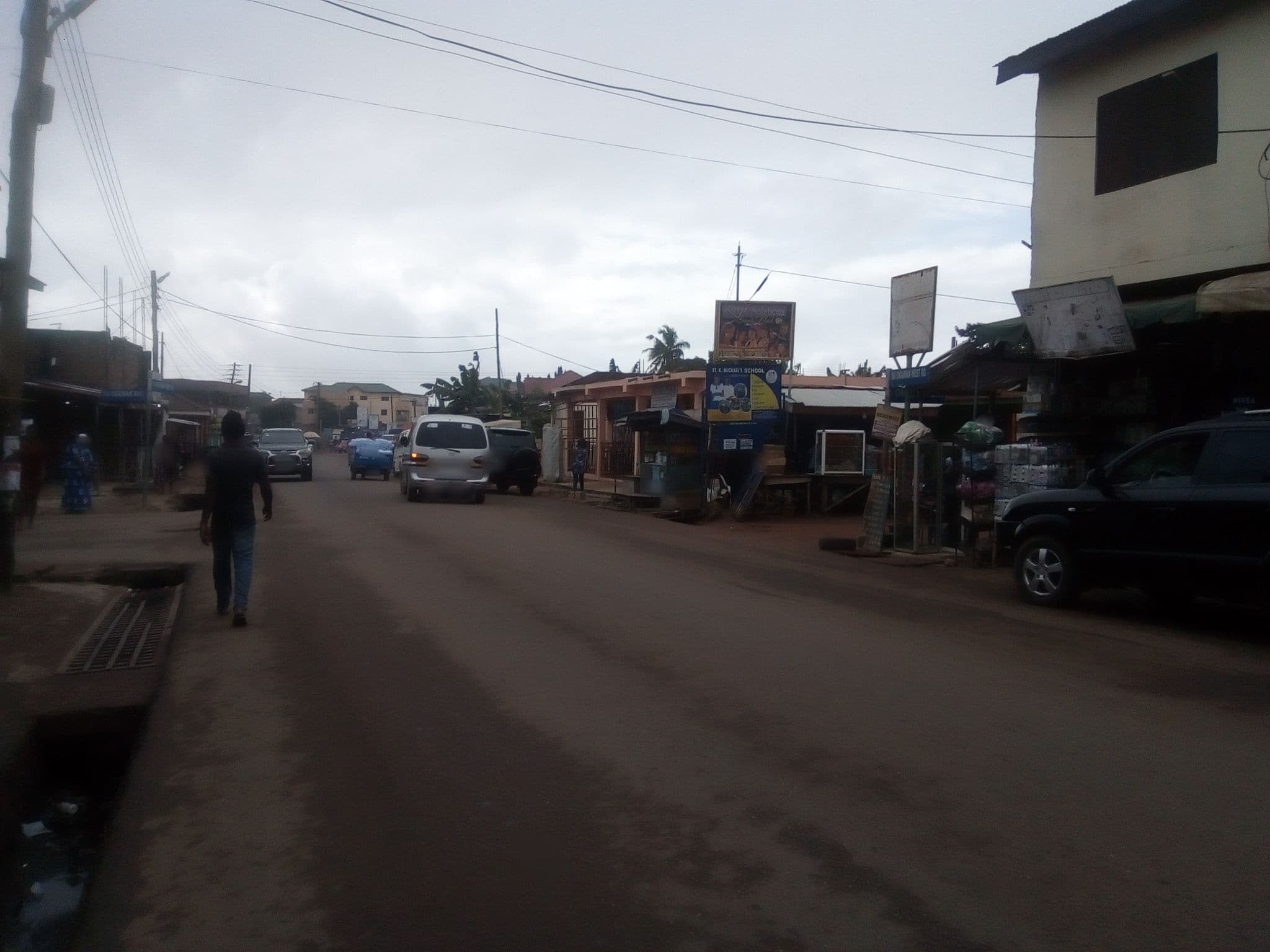 Street view near Kum Hotel, New Achimota — © amuzujoe (CC BY-SA · Mapillary)