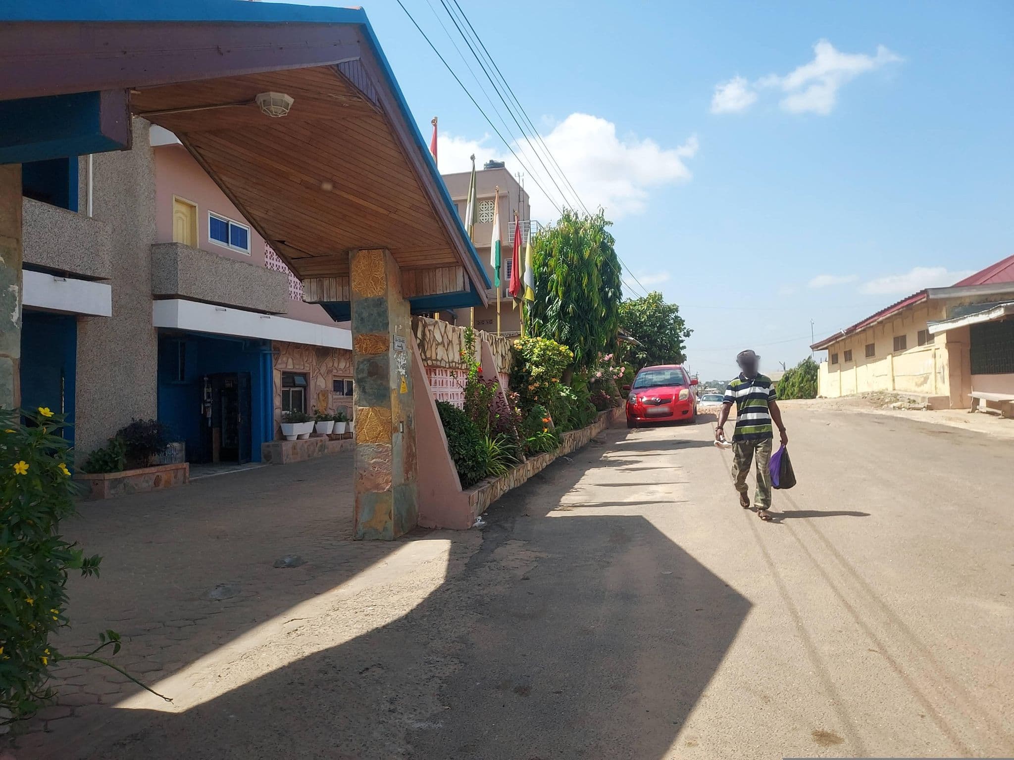 Street view near Mainland Hotel, New Achimota — © Berchiepratt03 (CC BY-SA · Mapillary)