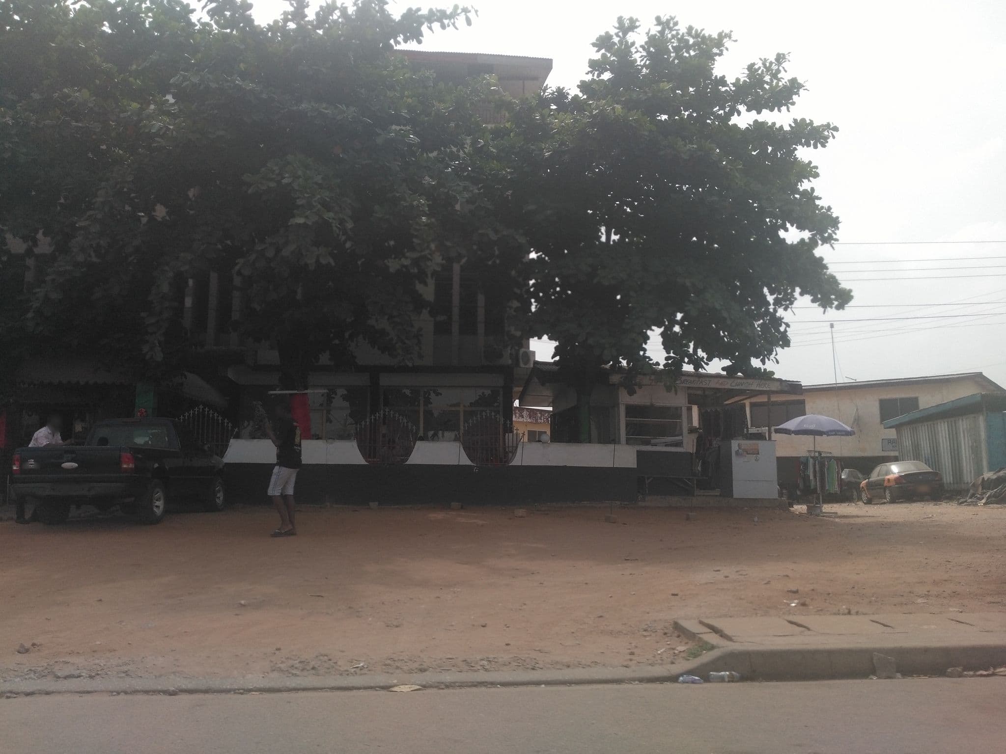 Street view near Sue's Royal Cottage, New Achimota — © ralebipim (CC BY-SA · Mapillary)