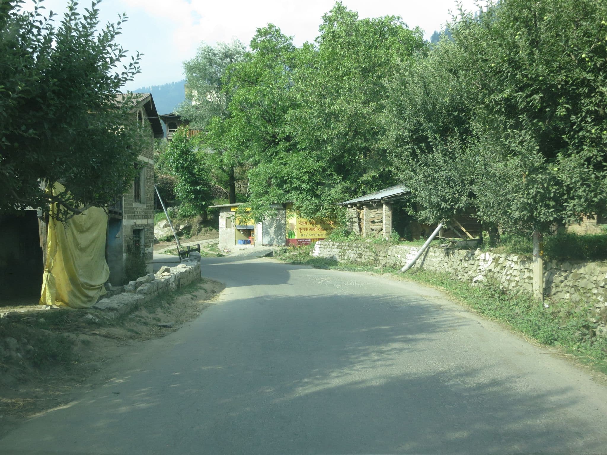 Street view near Sarthak Resorts, Kulu