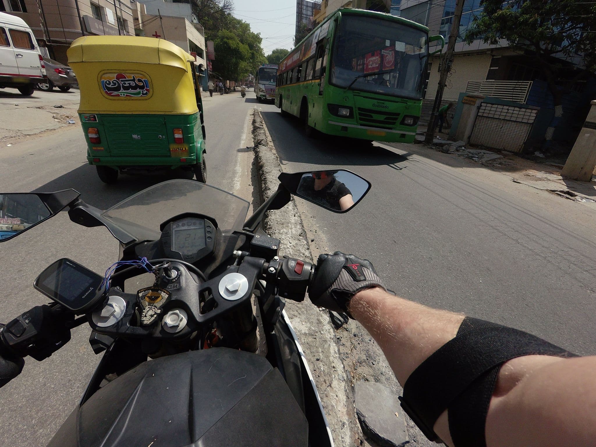 Street view near Palmtree, Bengaluru