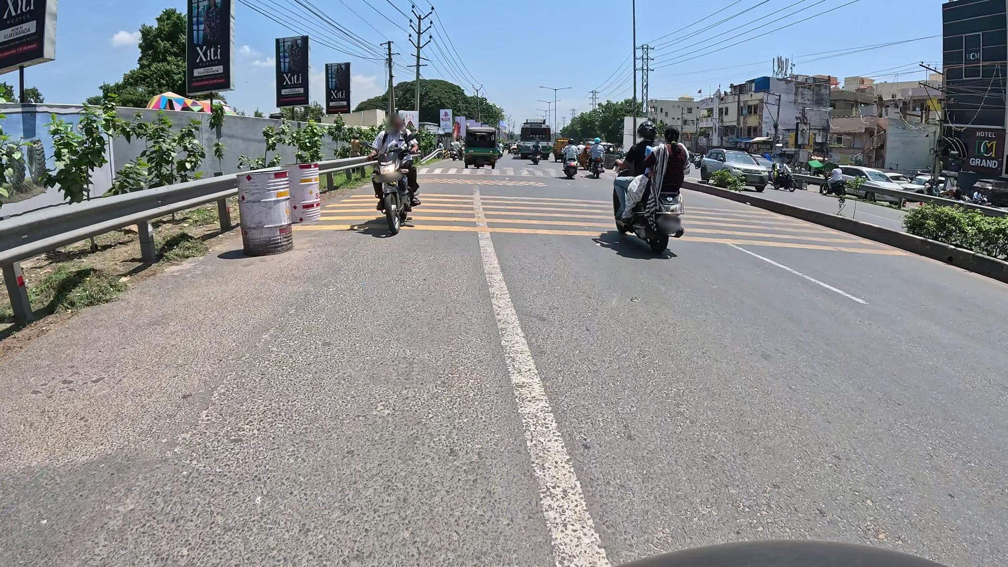Street view near RR Suites, Vijayawada — © karrthikuuuuu (CC BY-SA · Mapillary)