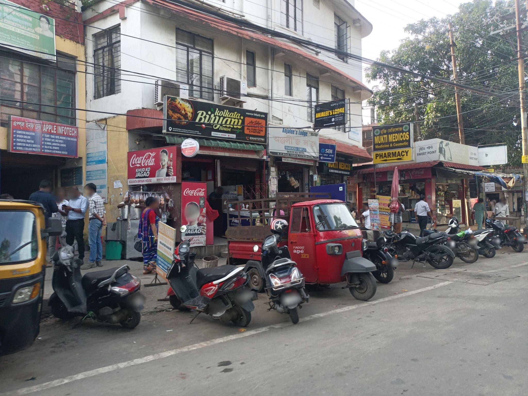 Street view near Anjalee's Lodge, Dispur — © Mamta6476v (CC BY-SA · Mapillary)