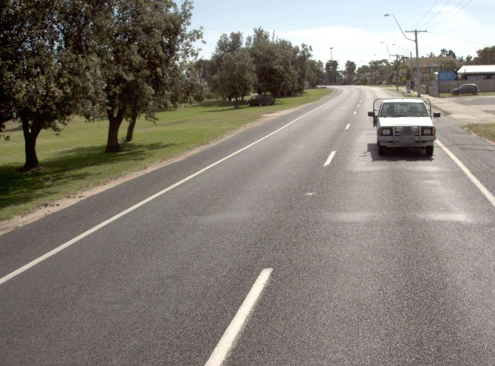 Street view near Albatross Motor Inn, Lakes Entrance — © vicroads (CC BY-SA · Mapillary)