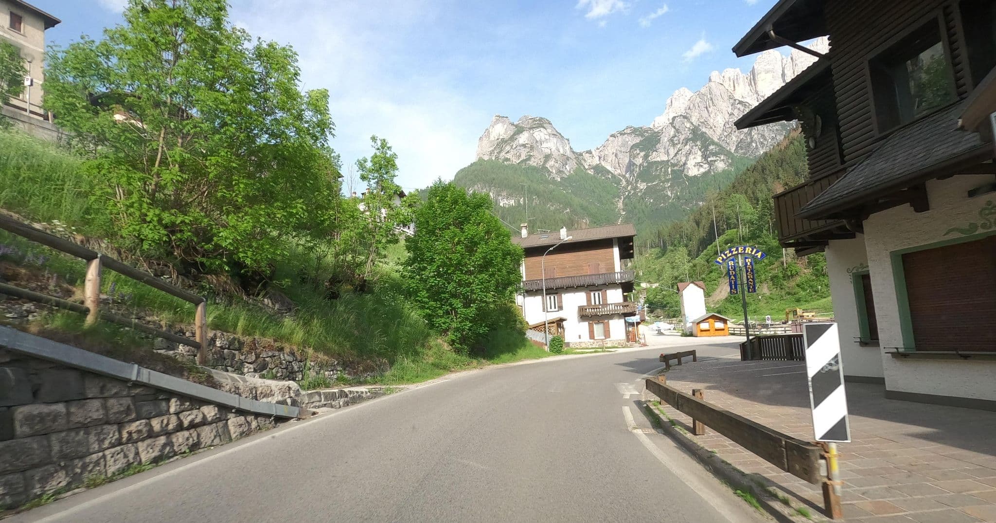 Street view near Hotel Garni Esperia, Cencenighe Agordino — © masterofnoroad (CC BY-SA · Mapillary)