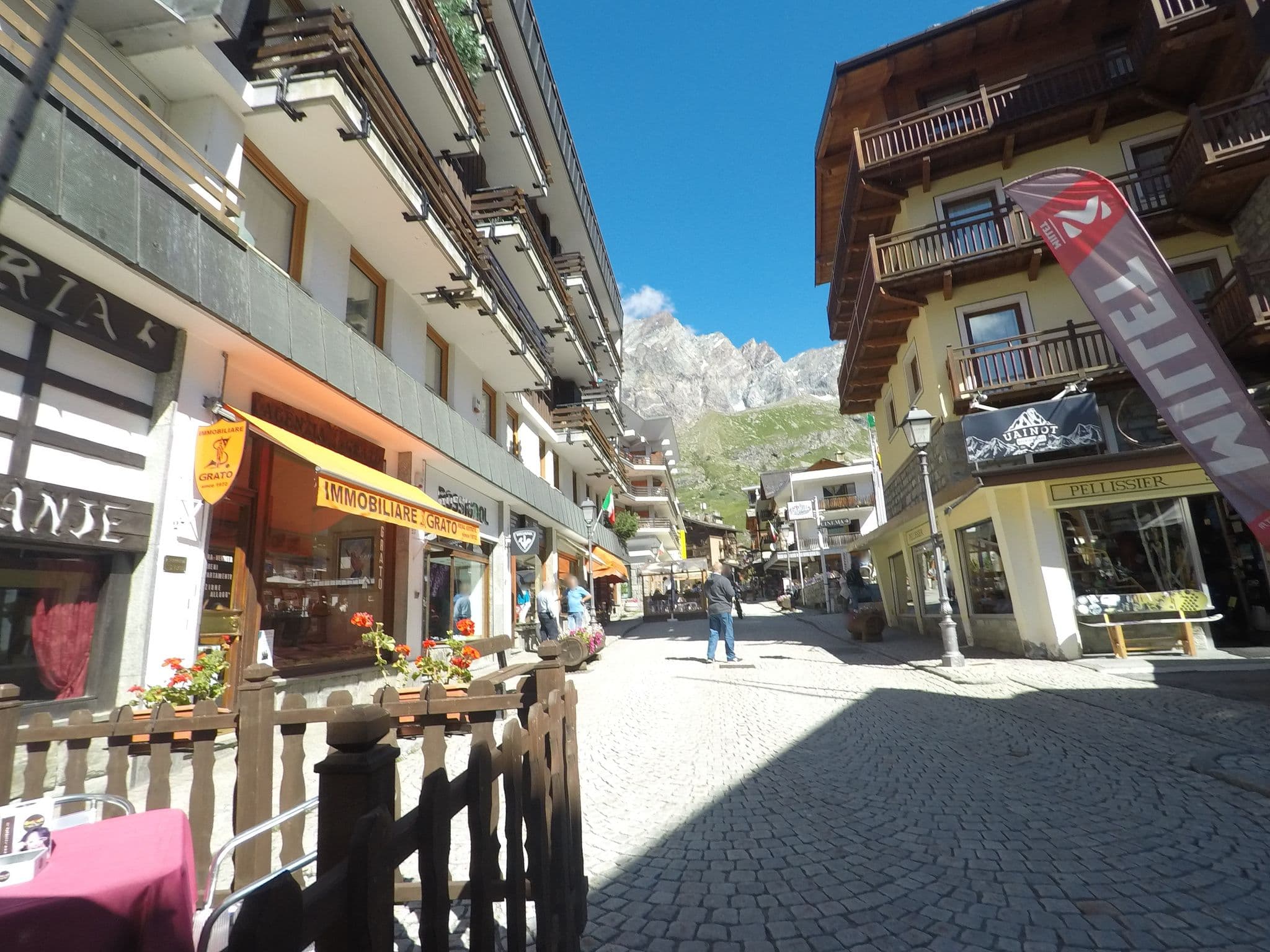 Street view near The Dragon, Valtournenche — © bcostacurta (CC BY-SA · Mapillary)