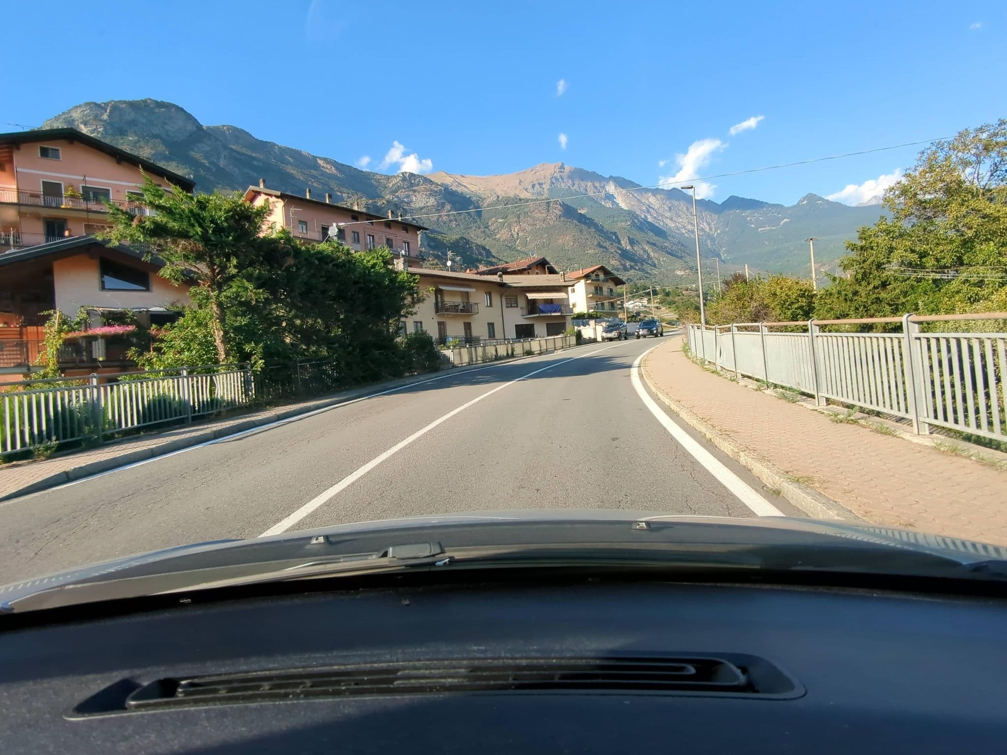 Street view near Maison de Chateau, Chatillon — © musuruan (CC BY-SA · Mapillary)