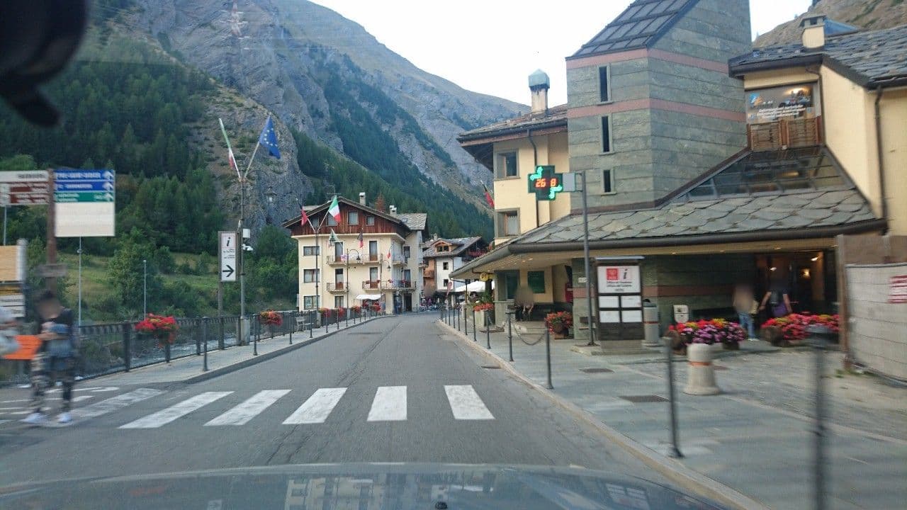 Street view near Le Miramonti, Morgex — © voschix (CC BY-SA · Mapillary)