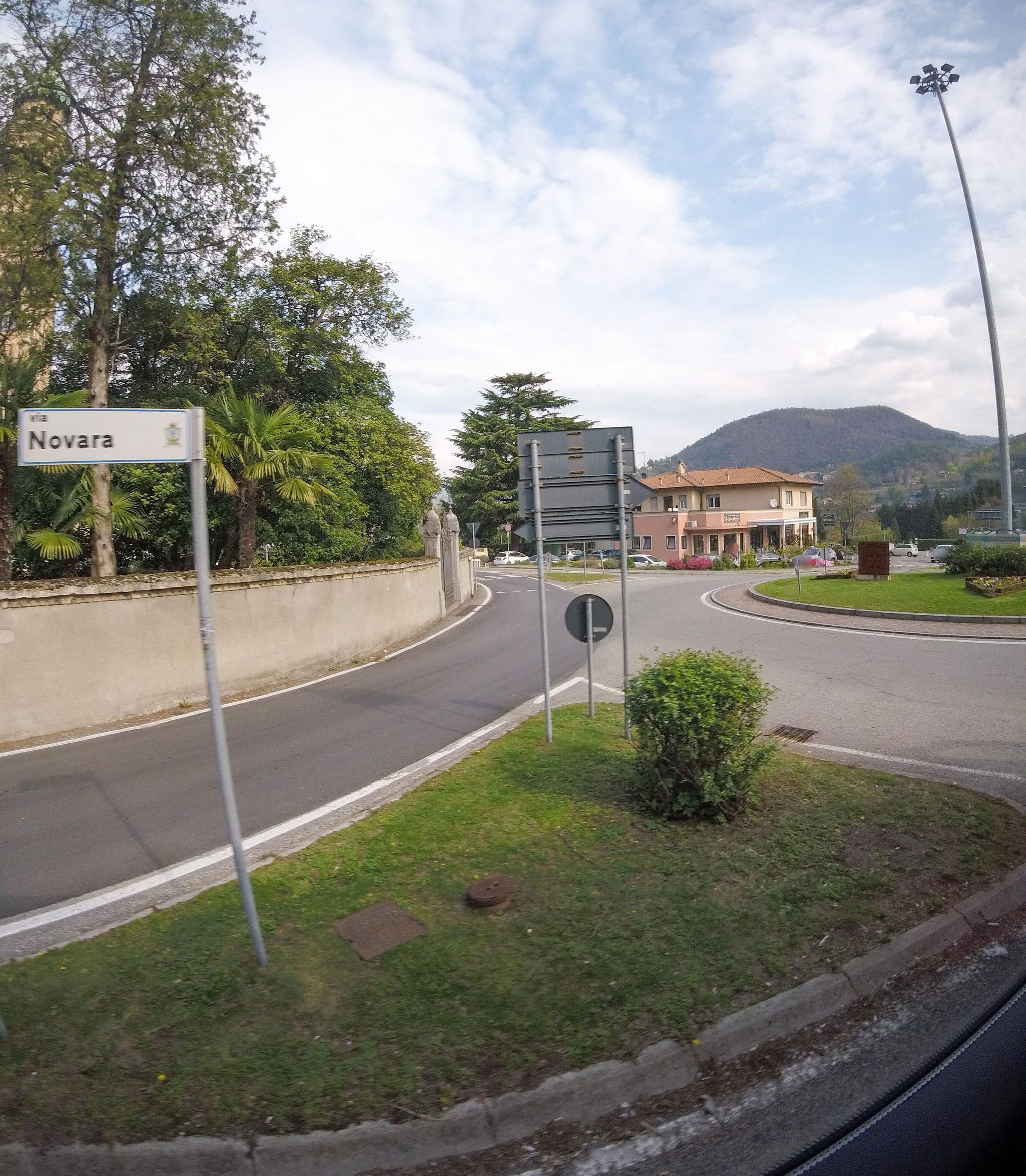 Street view near Villa Crespi, Pettenasco — © dave683 (CC BY-SA · Mapillary)