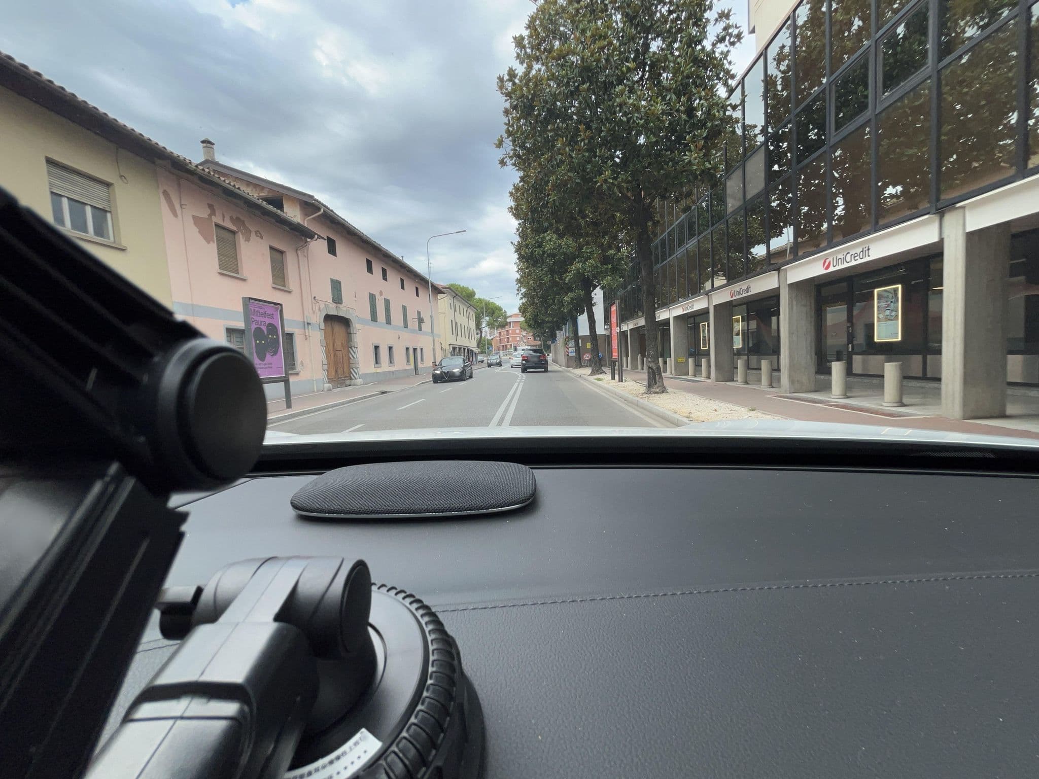 Street view near B&B Hotel Udine, Udine — © lin_wang (CC BY-SA · Mapillary)