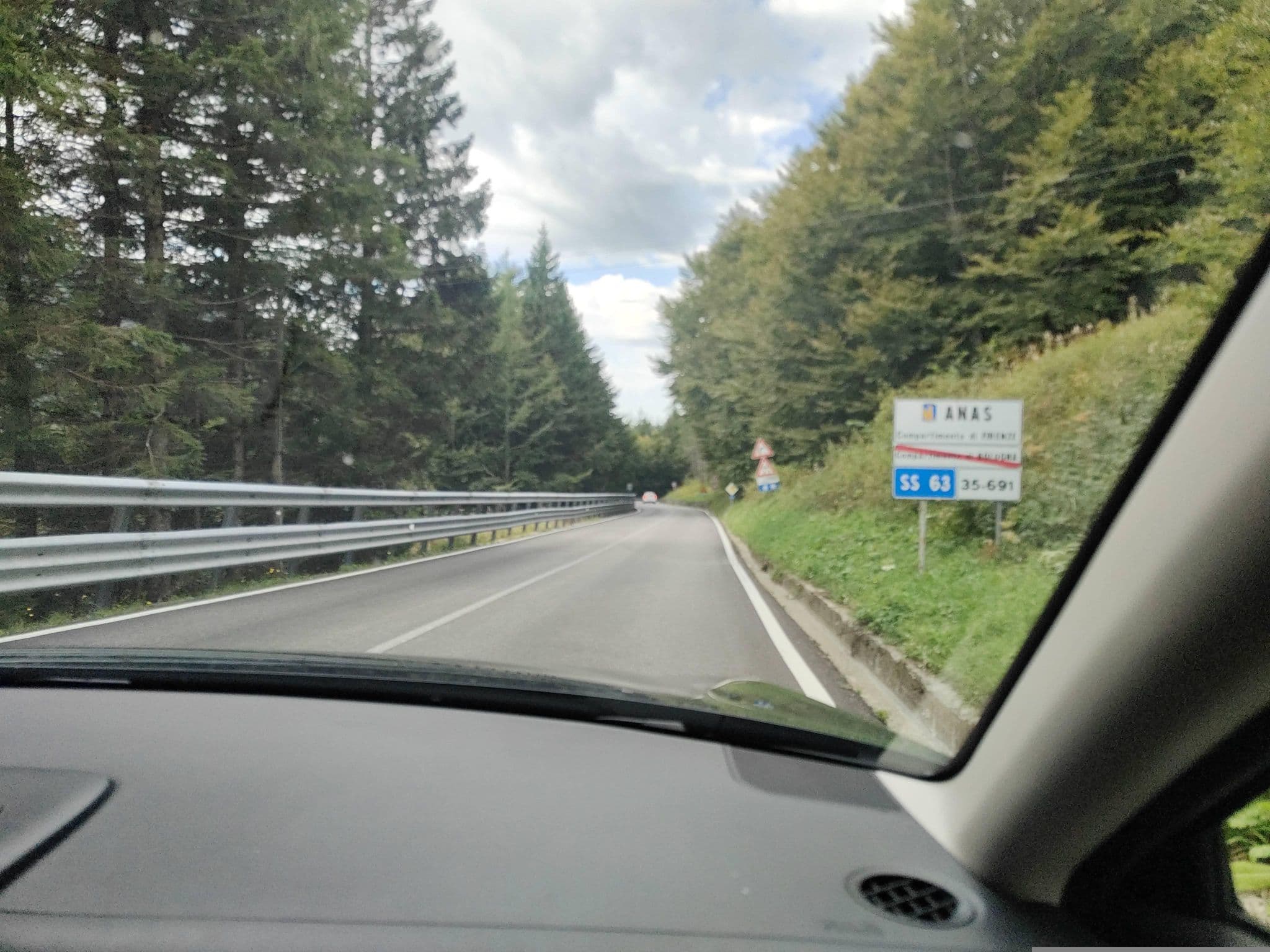 Street view near Albergo Ristorante Bar Passo del Cerreto, Fivizzano — © omfg_notpr (CC BY-SA · Mapillary)