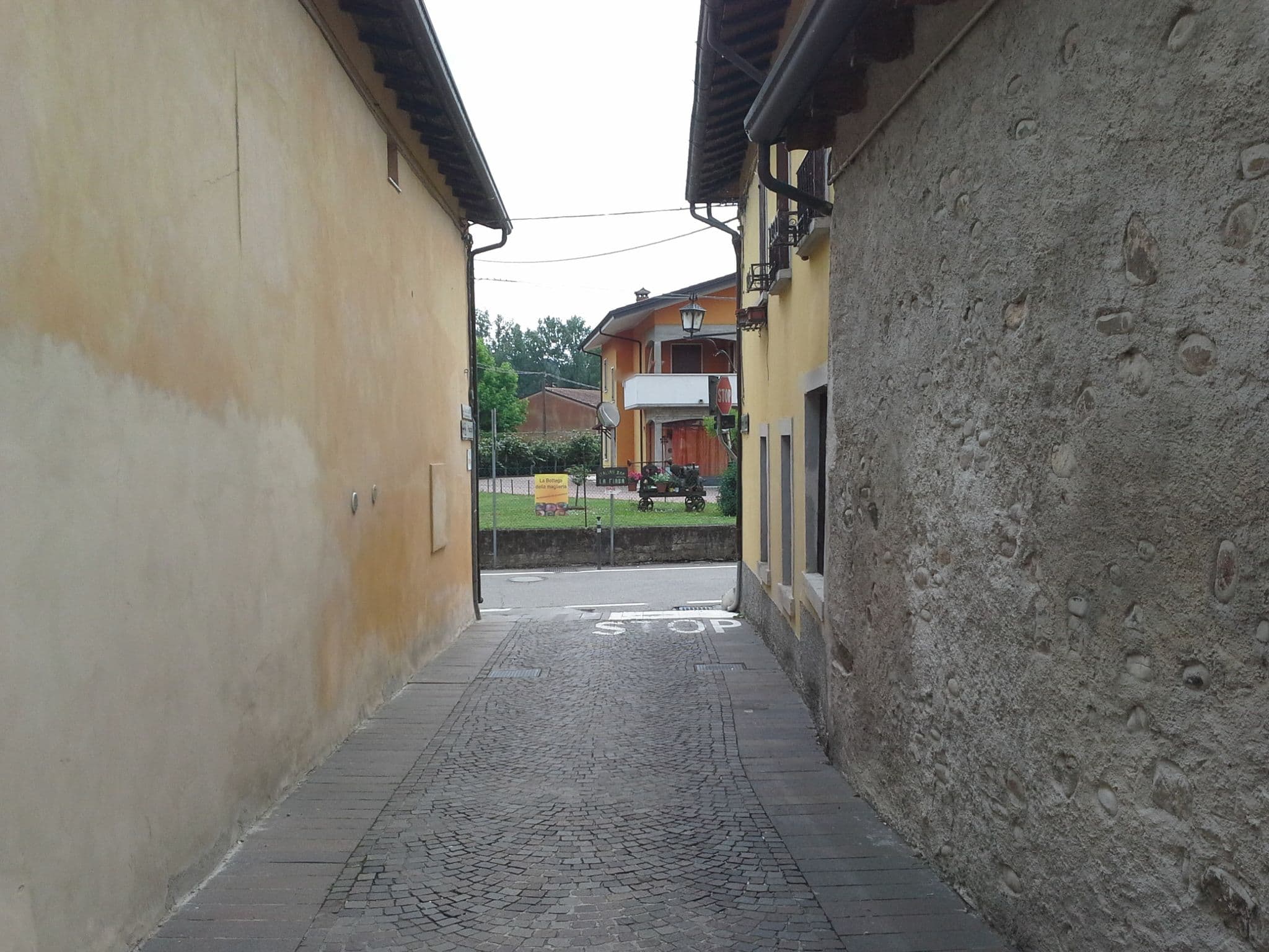 Street view near B&B La casetta del nonno, Valeggio sul Mincio — © rausk (CC BY-SA · Mapillary)