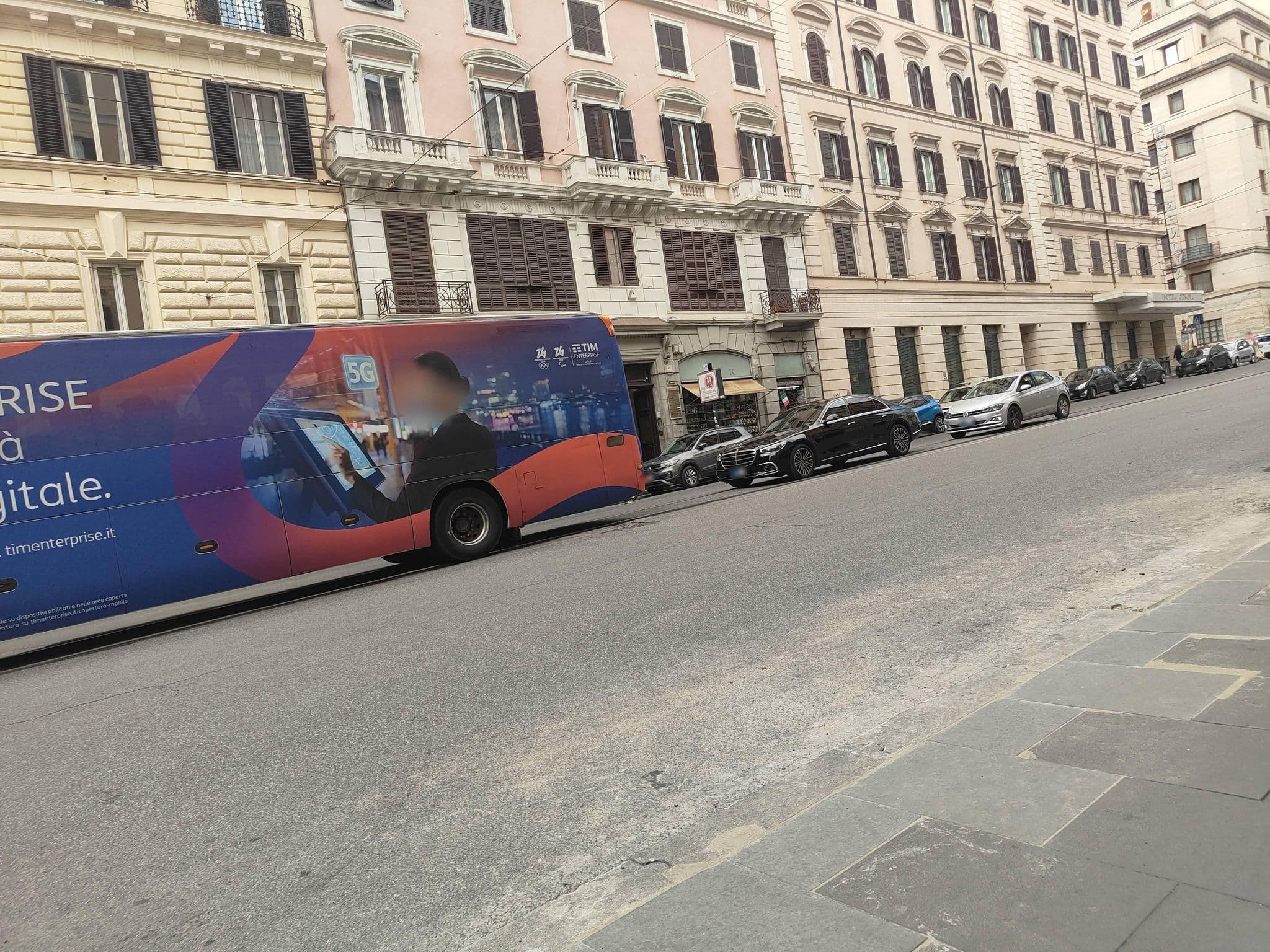 Street view near Hotel Everest, Monti