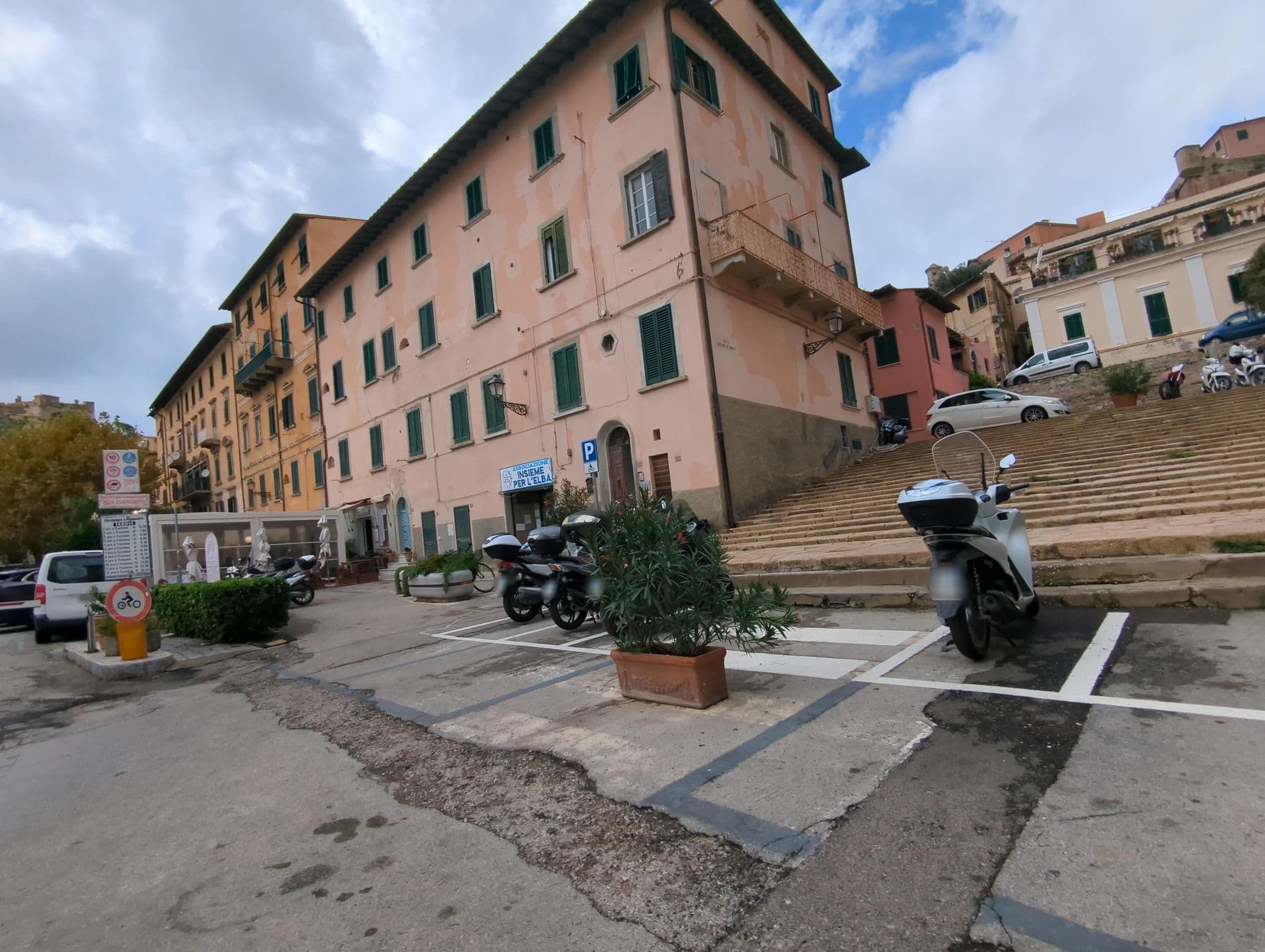 Street view near Ape Elbana, Portoferraio — © ente (CC BY-SA · Mapillary)