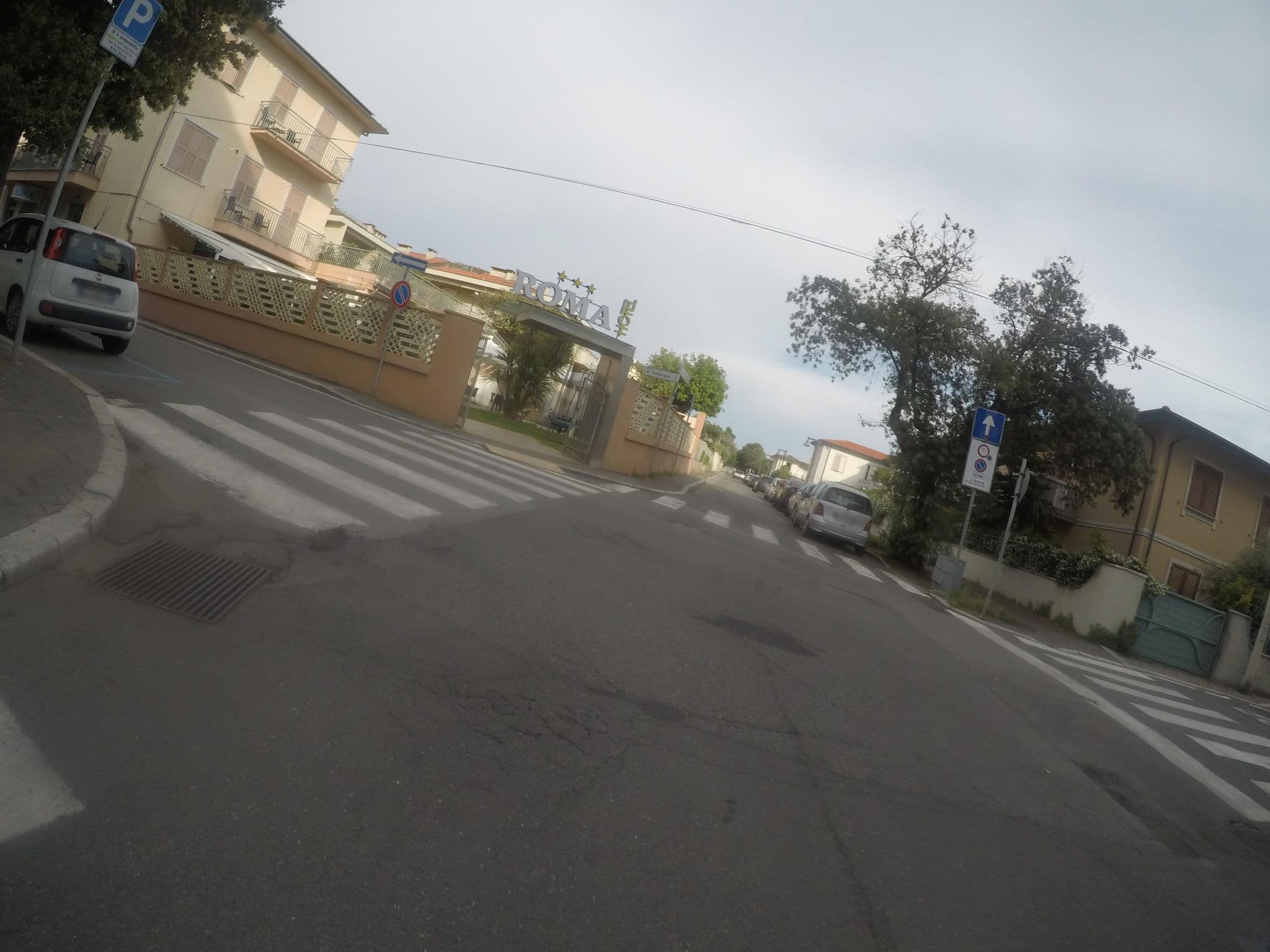 Street view near Hotel Roma, Marina di Massa — © cxc (CC BY-SA · Mapillary)