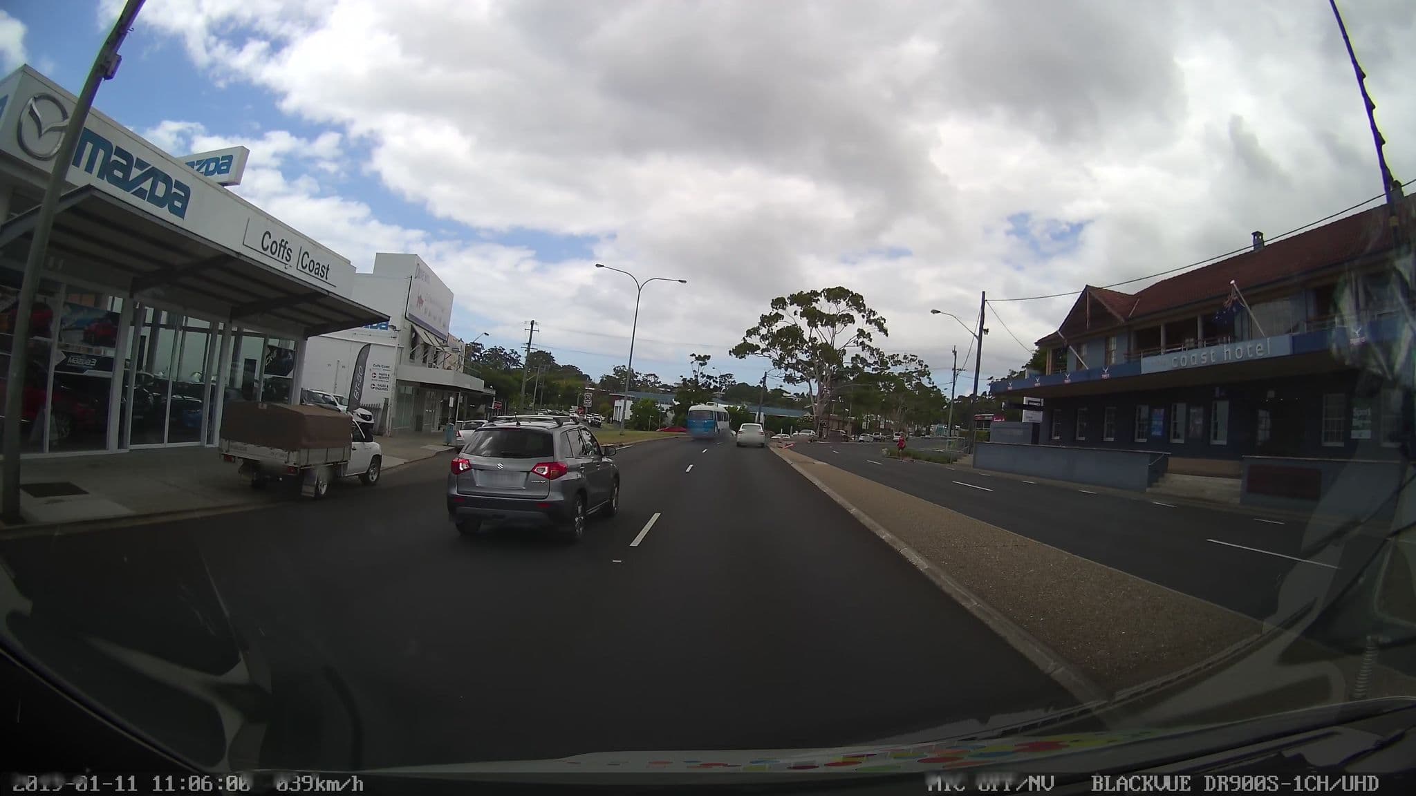 Street view near The Coast Hotel, Coffs Harbour — © bob3bob3 (CC BY-SA · Mapillary)