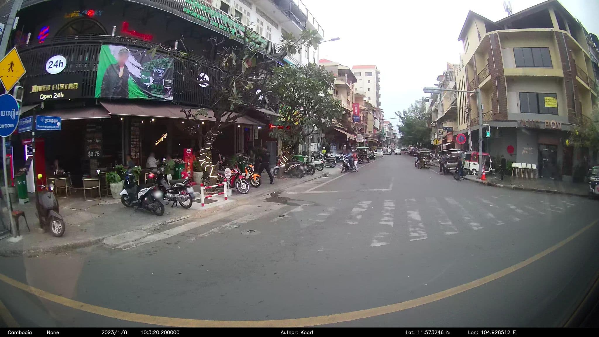 Street view near Lyon D'Or, Phnom Penh