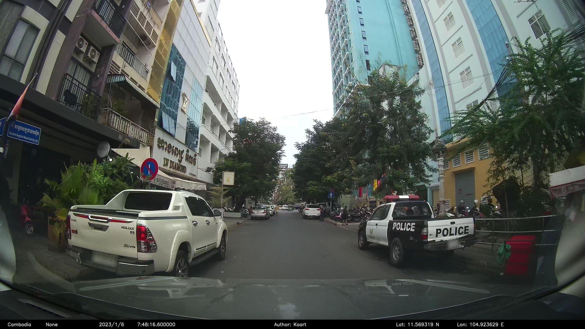 Street view near Young Hut Guesthouse, Phnom Penh — © kaart_2 (CC BY-SA · Mapillary)