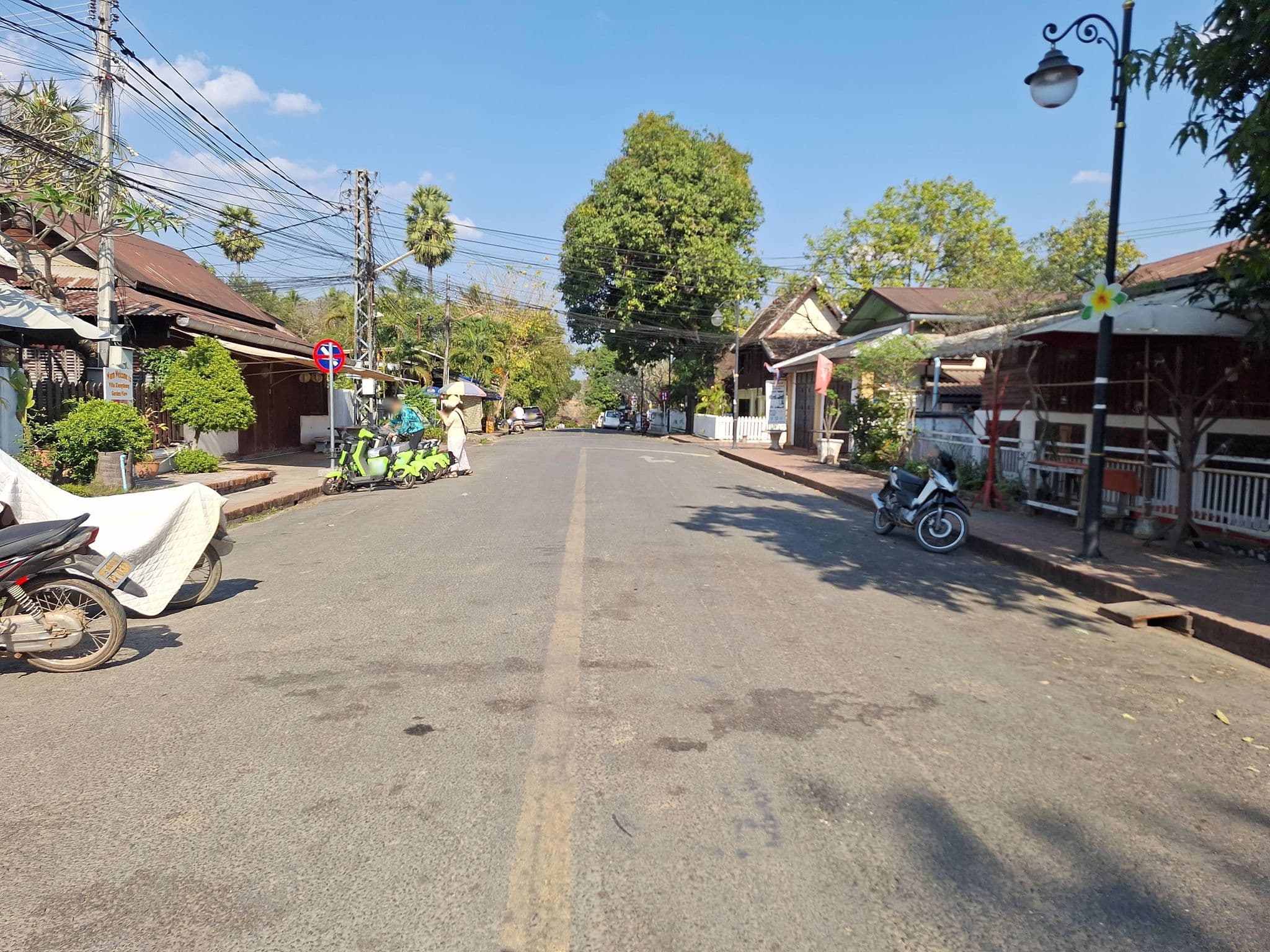 Street view near Chaluenxay Villa & Coffee, Luang Prabang