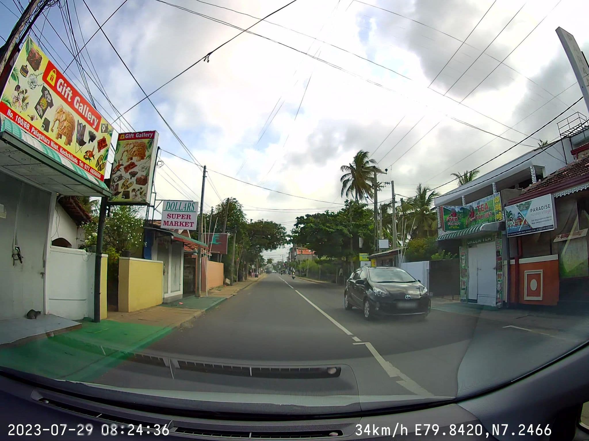 Street view near Paradise Holiday Village, Negombo