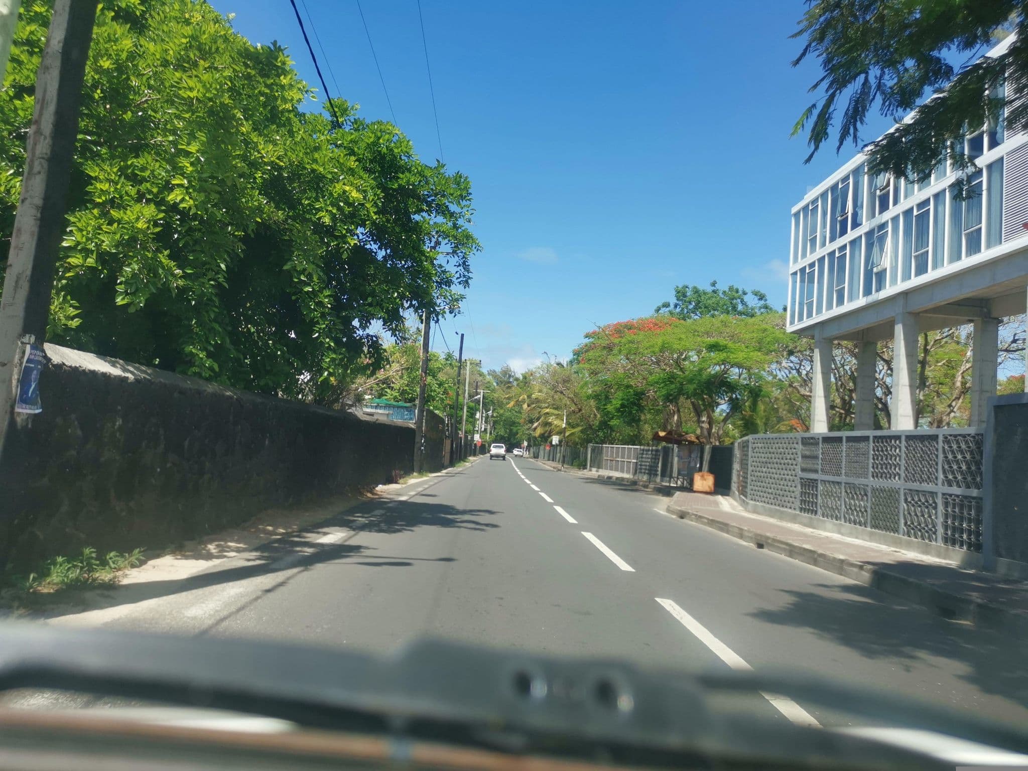 Street view near Ocean V Hotel, Péreybère — © armandr (CC BY-SA · Mapillary)