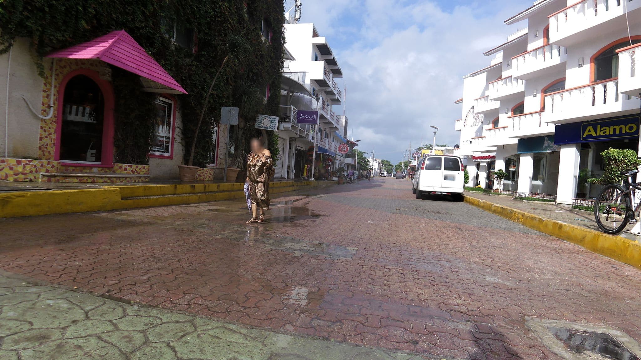 Street view near Lab Nah, Playa del Carmen