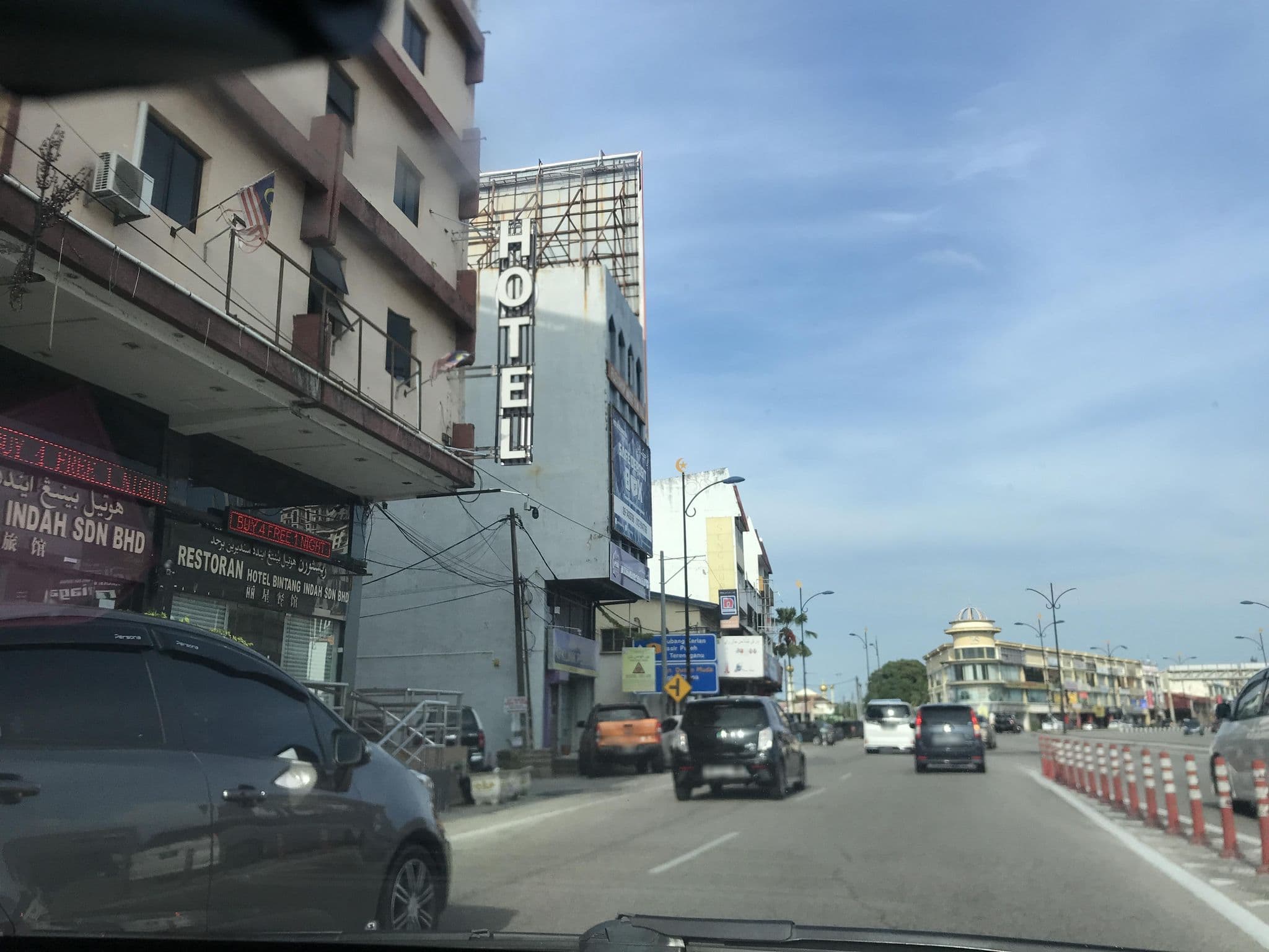 Street view near Hotel Bintang Indah, Kampung Wakaf Sku — © Jeddy (CC BY-SA · Mapillary)