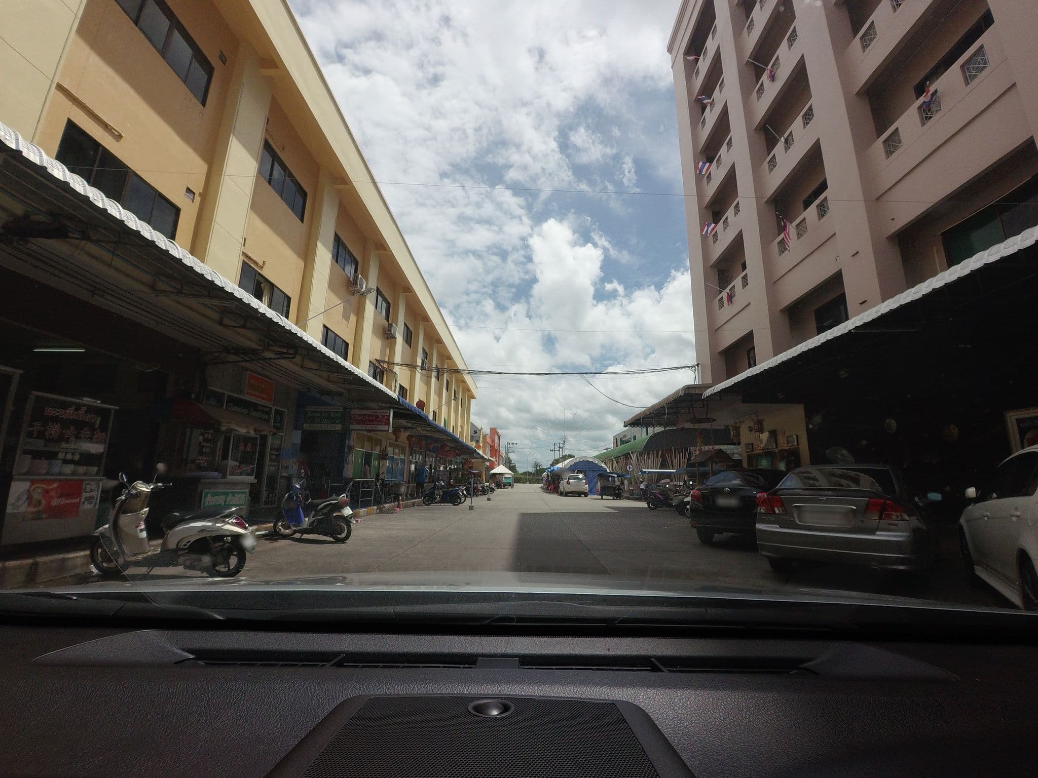 Street view near Oliver Hotel, Bukit Kayu Hitam — © mishari (CC BY-SA · Mapillary)