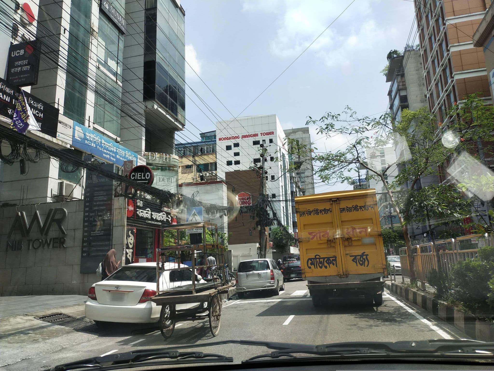 Street view near Platinum Suites, Kafrul — © tayefbarikoi (CC BY-SA · Mapillary)