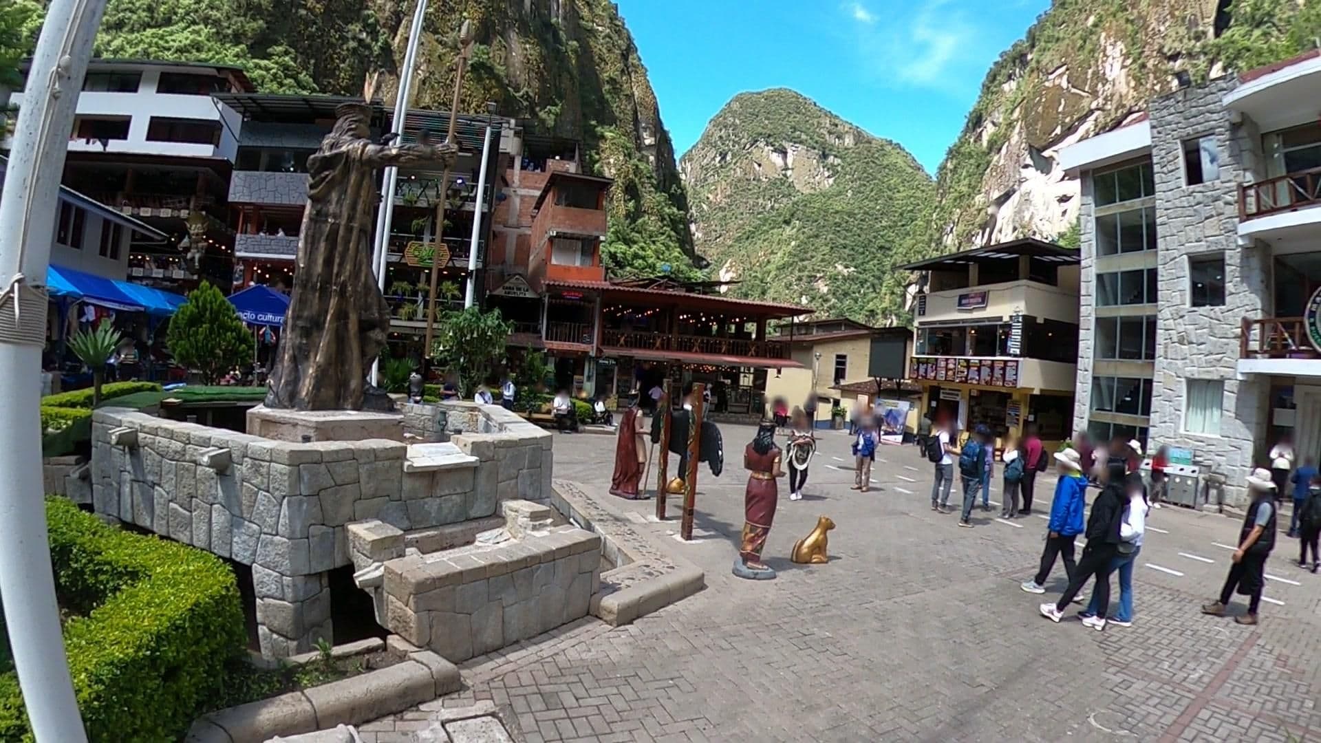 Street view near hostal Angie's, Machupicchu