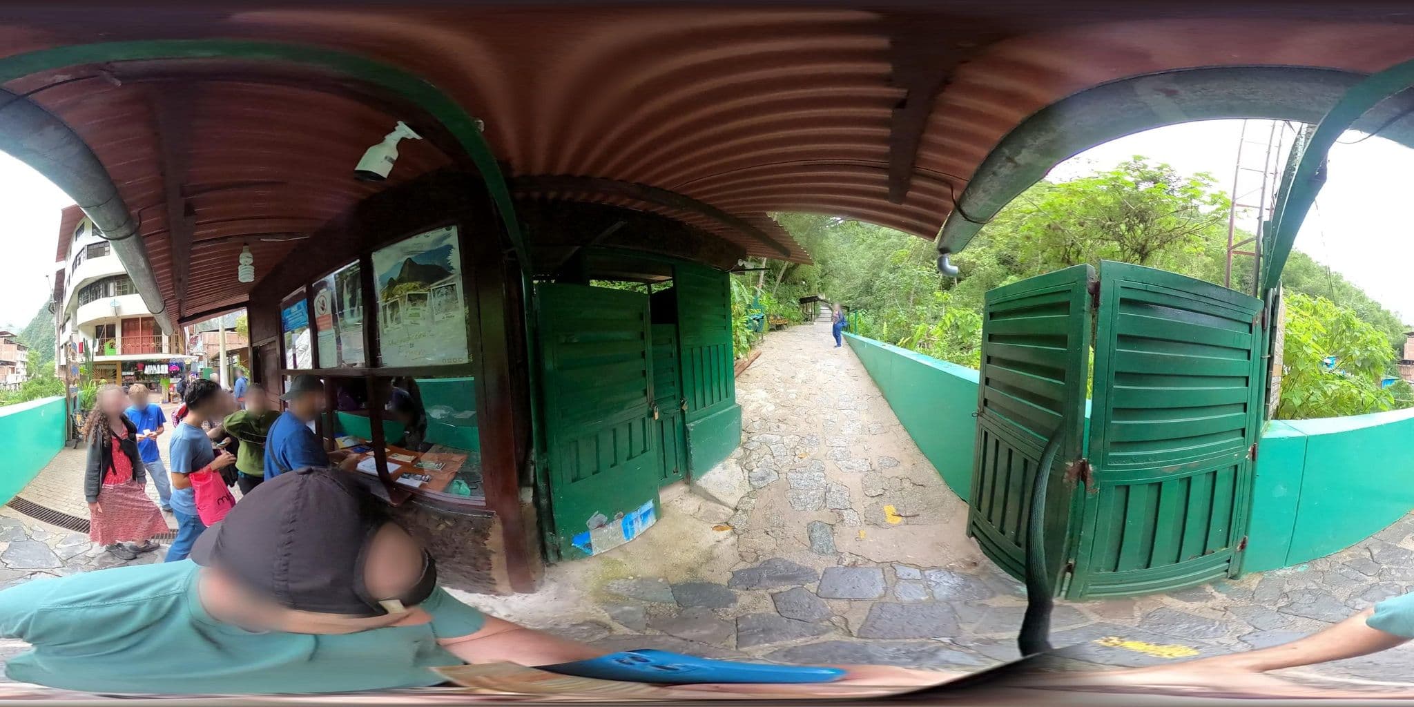 Street view near Hotel Samananchis, Machupicchu — © jaderbavaresco (CC BY-SA · Mapillary)