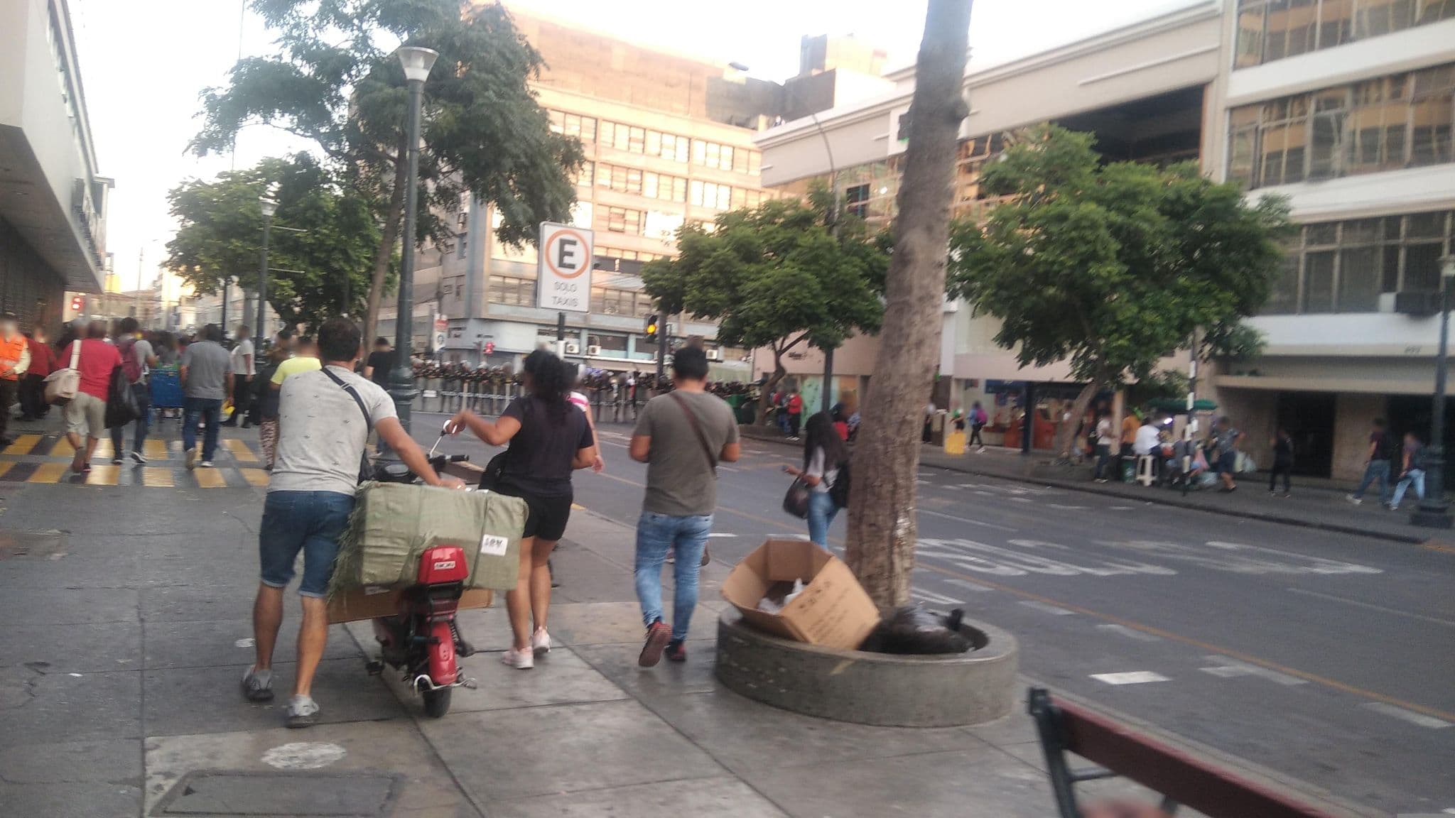 Street view near Gran Hotel *, Lima — © ovruni (CC BY-SA · Mapillary)
