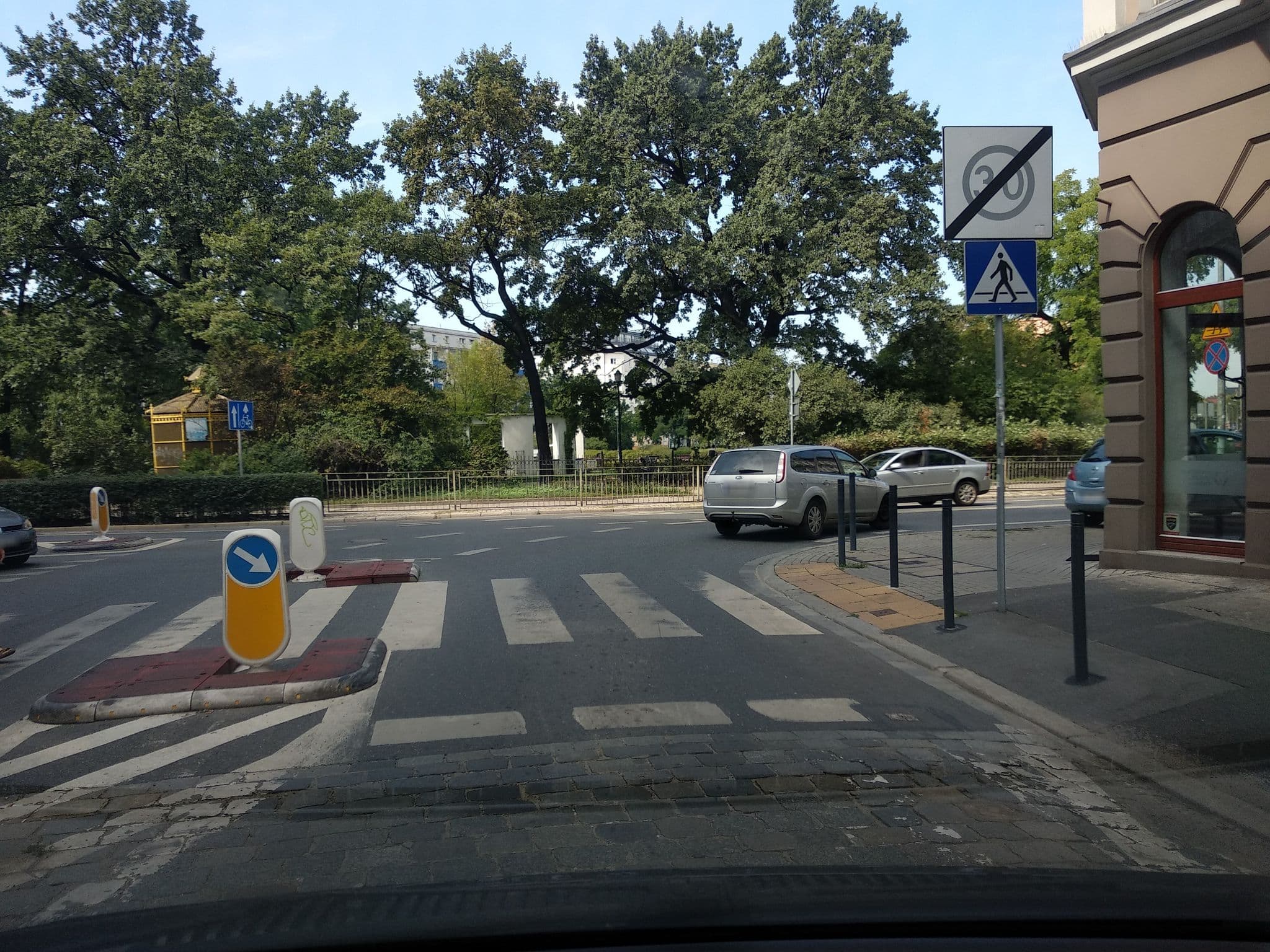 Street view near Grampa’s, Rejon placu Świętego Macieja — © misiekwr (CC BY-SA · Mapillary)