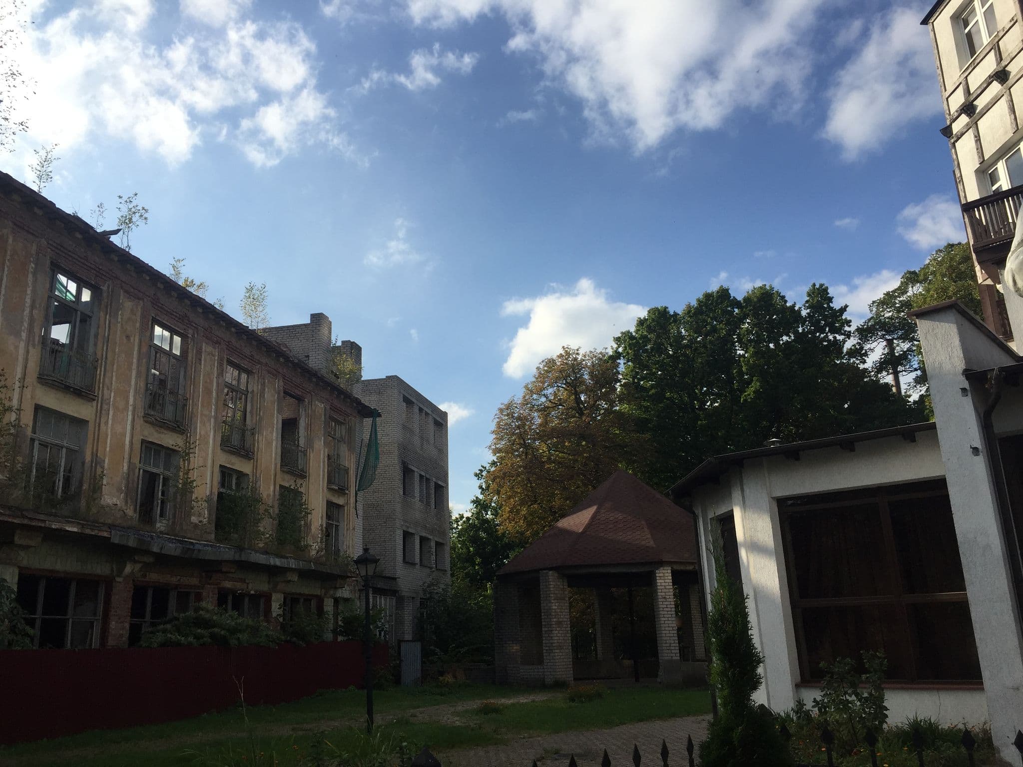 Street view near Курхаус Кранц (здание гостиницы, 1843 г.), Zelenogradsk — © ser9ei999 (CC BY-SA · Mapillary)