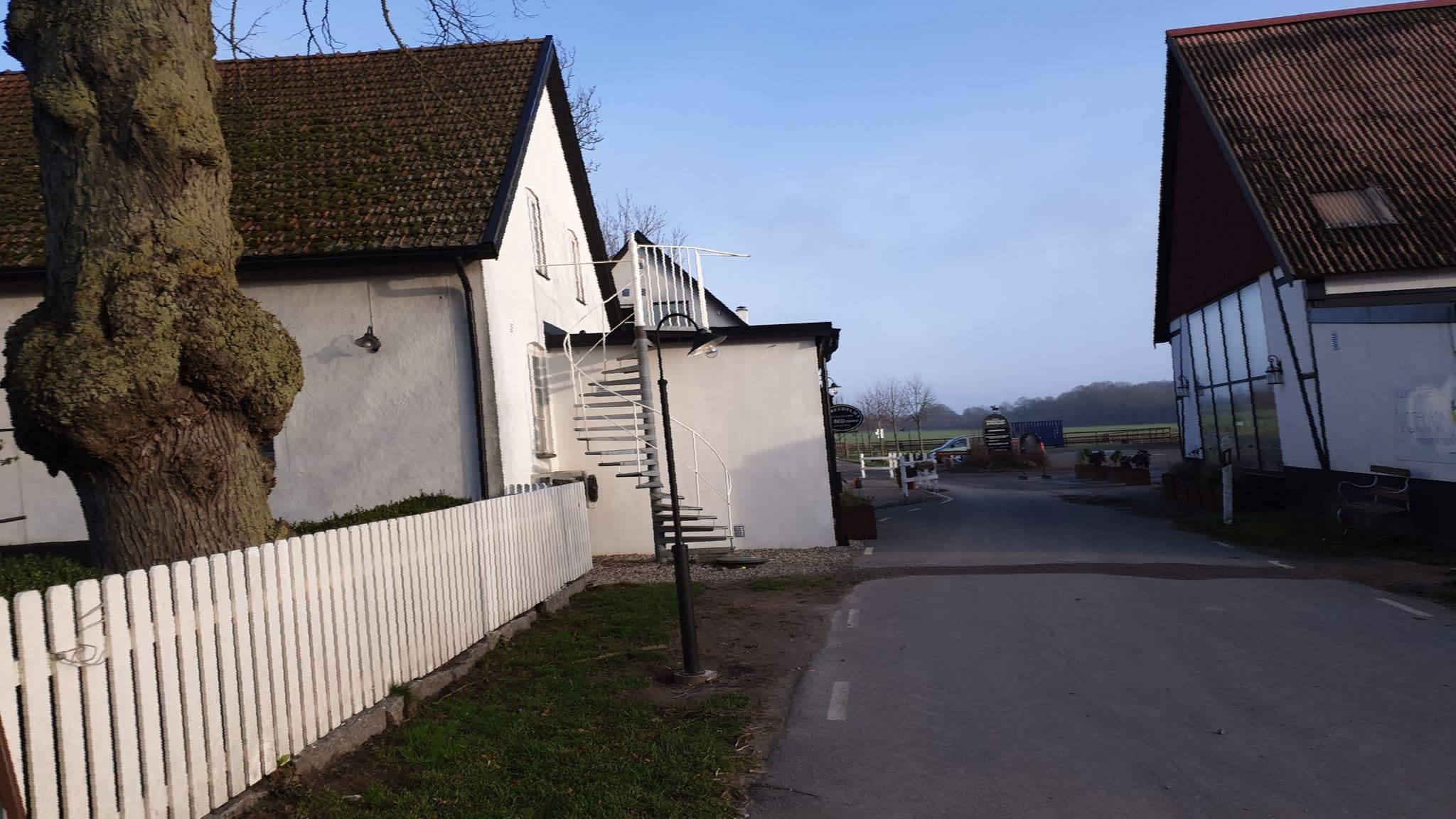 Street view near Svabesholms Kungsgård, Gärsnäs — © jopparn (CC BY-SA · Mapillary)