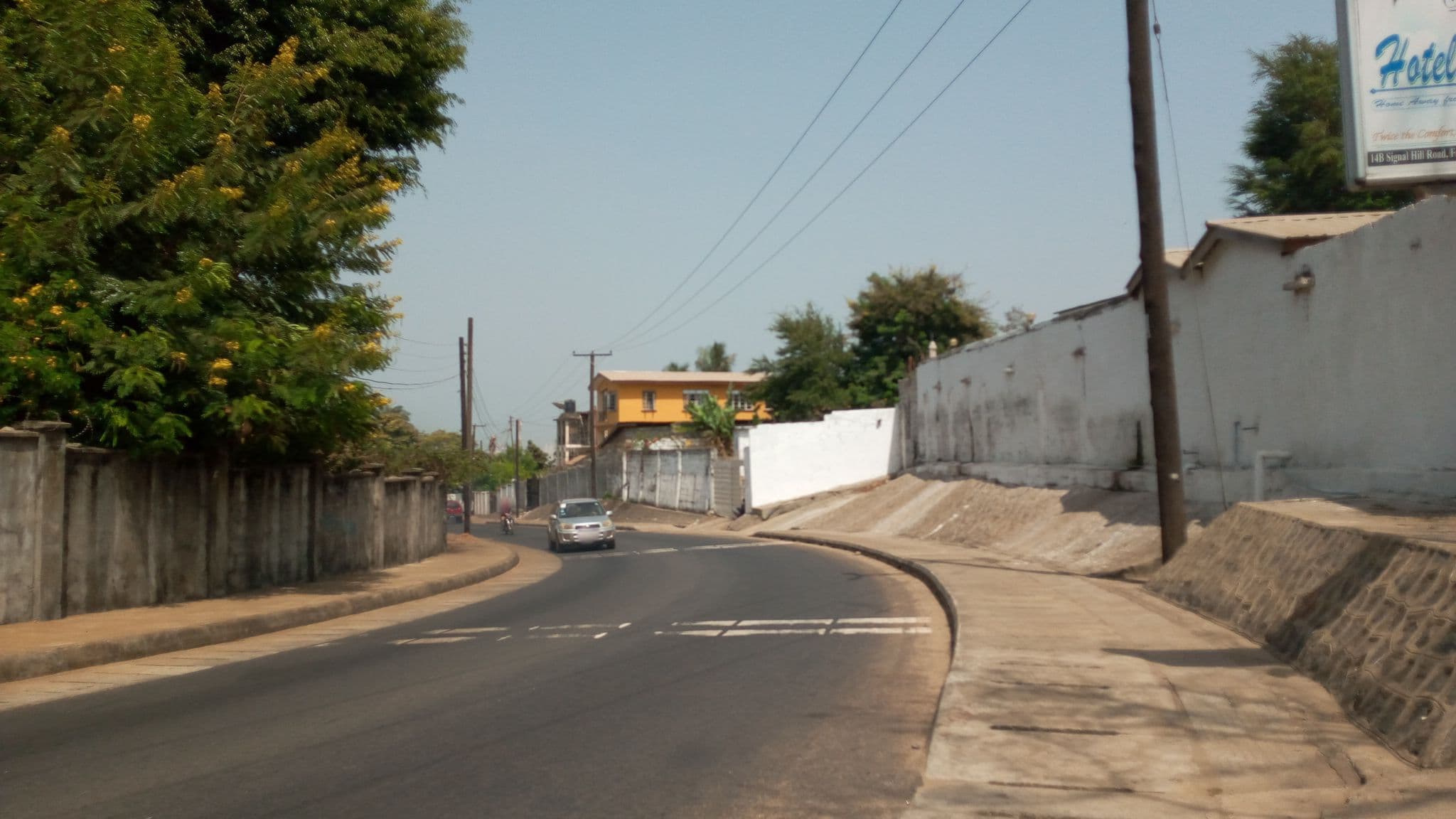 Street view near Cabenda Hotel, Freetown — © tommy001 (CC BY-SA · Mapillary)