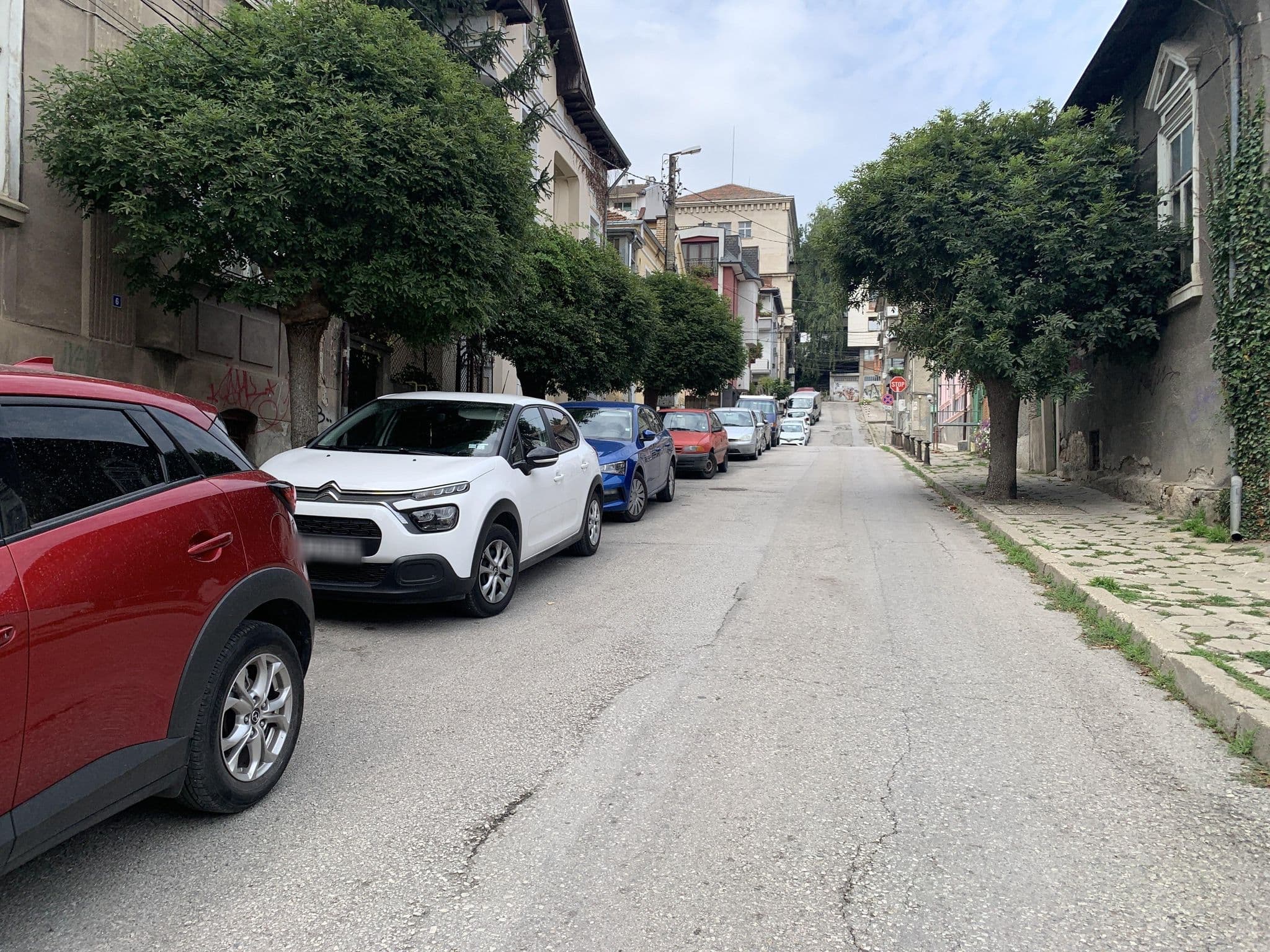 Street view near Low Costel Hotel, Veliko Tŭrnovo — © robot8a (CC BY-SA · Mapillary)