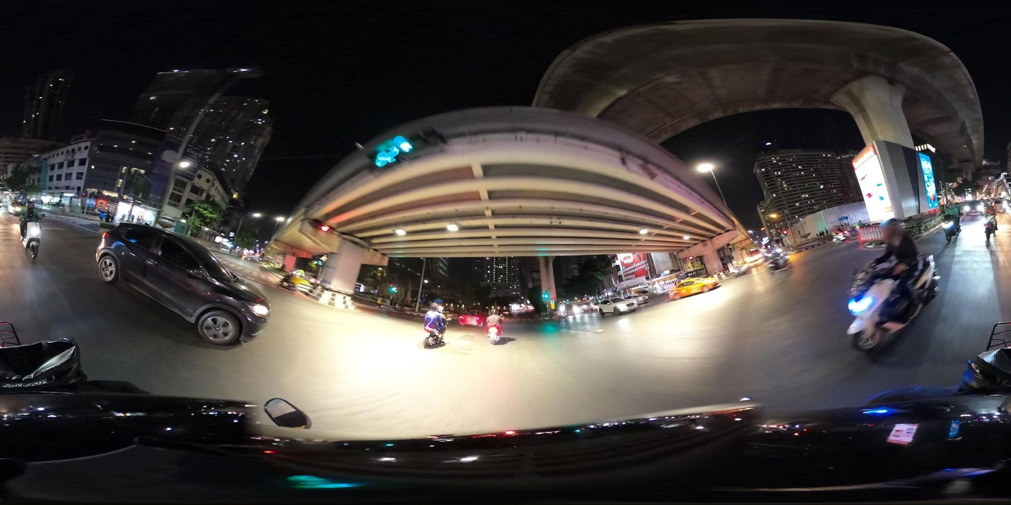 Street view near Florida Hotel, Ratchathewi — © NatchaponJ (CC BY-SA · Mapillary)