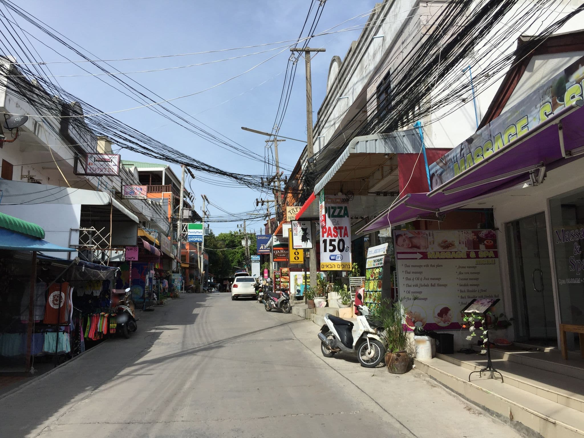 Street view near Lucky Hostel, Ko Pha Ngan