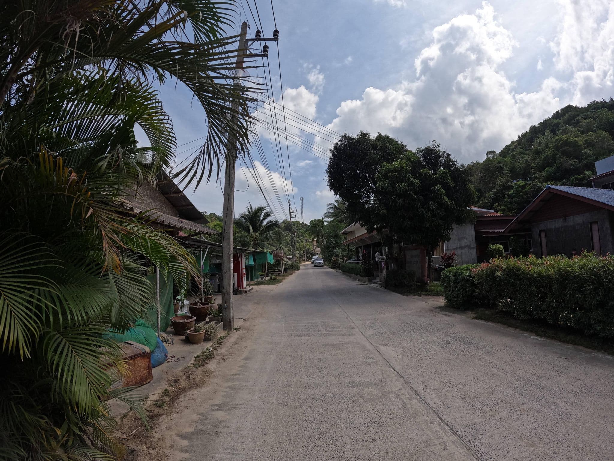 Street view near Maehaad Garden Inn, Ko Pha Ngan — © lucomsky (CC BY-SA · Mapillary)