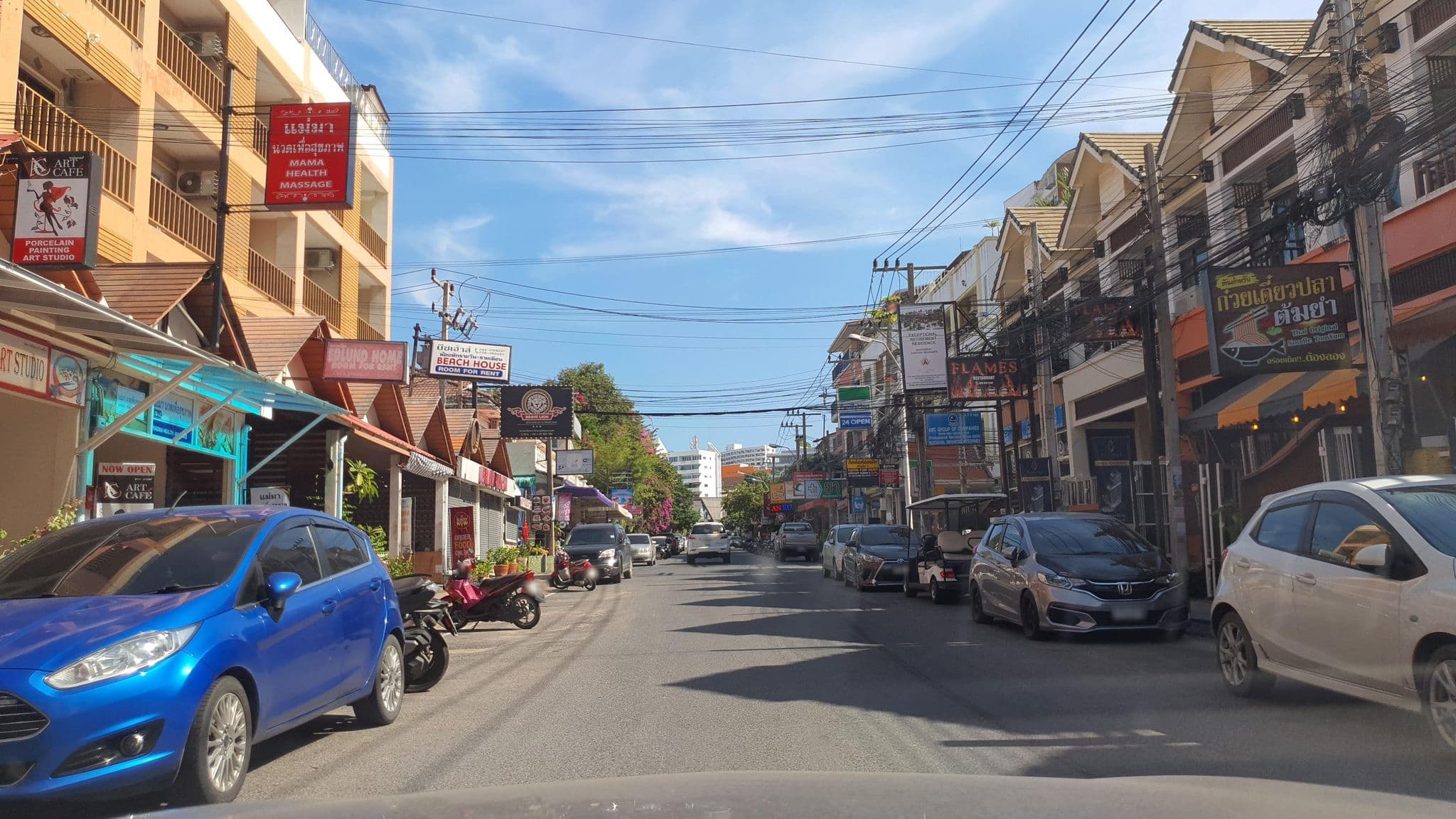 Street view near Shiba GuestHouse, Pattaya